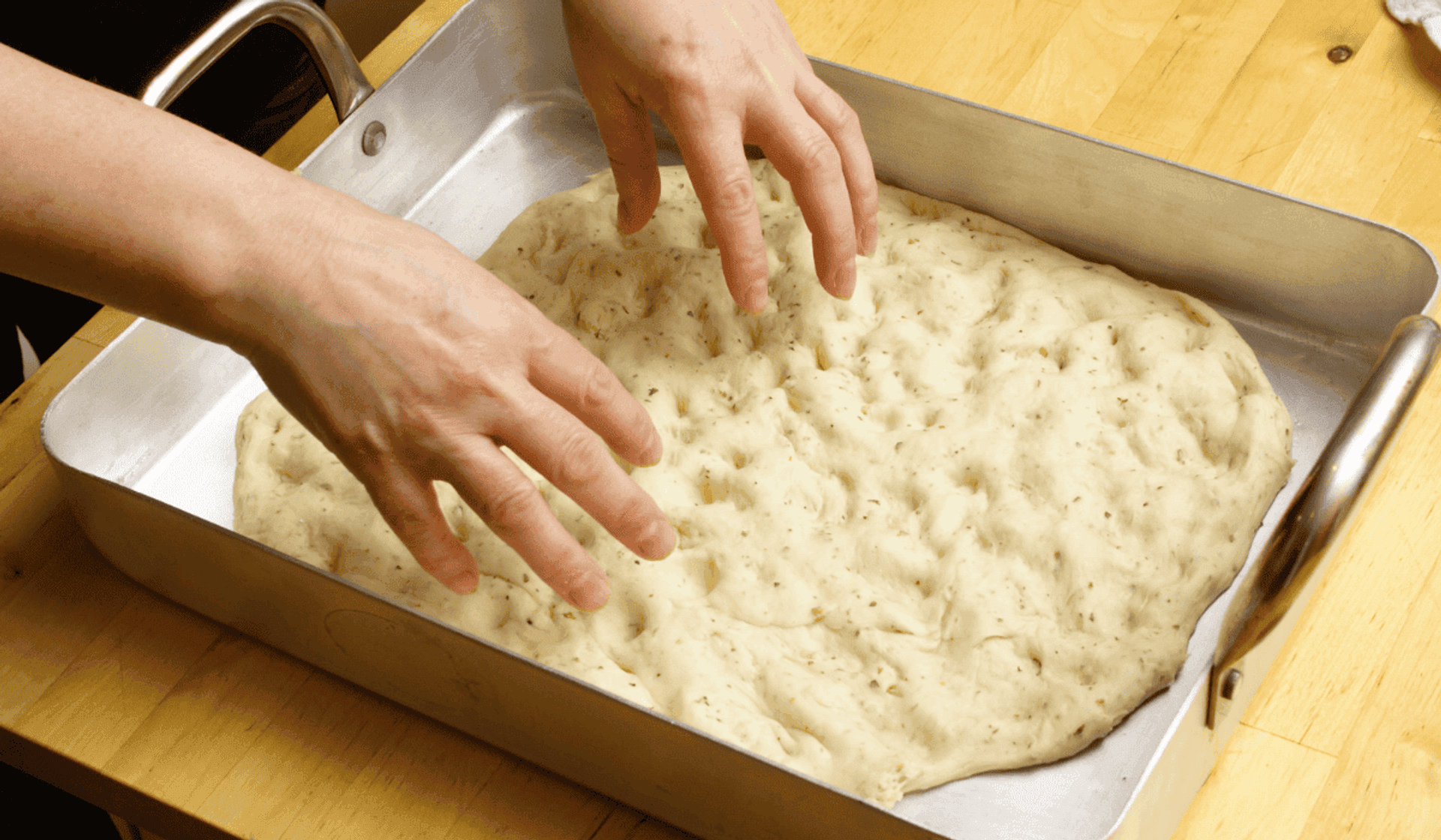 Focaccia po warszawsku. W roli głównej 3 uwielbiane składniki. Polacy za nimi przepadają