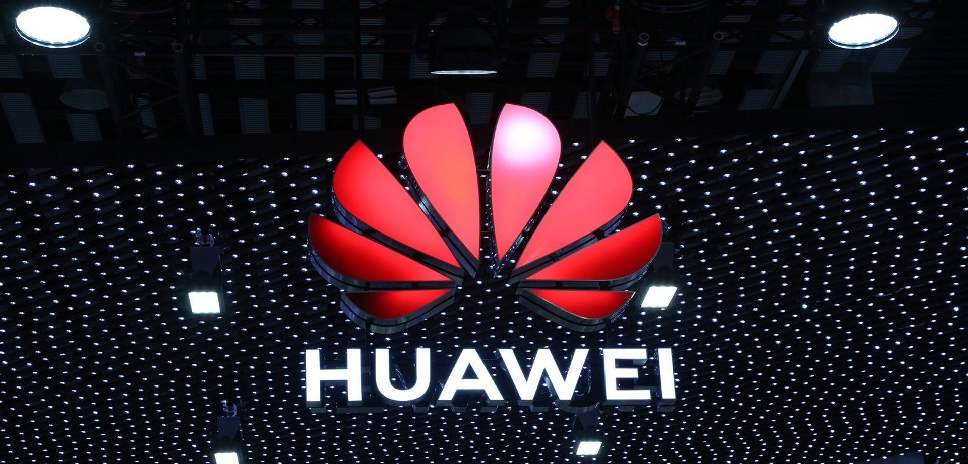 Huawei logo na targach