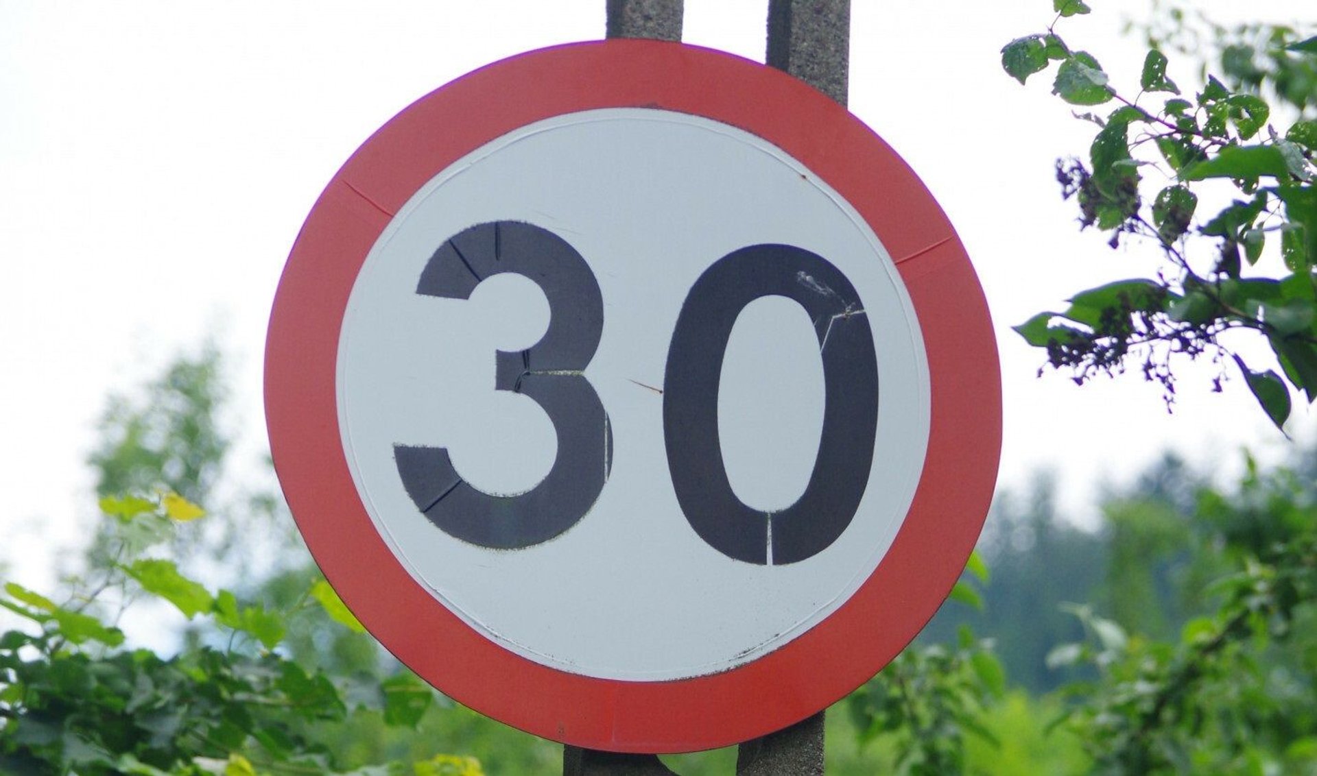 Ograniczenie do 30 km/h w europejskich miastach. Wszystko dla bezpieczeństwa