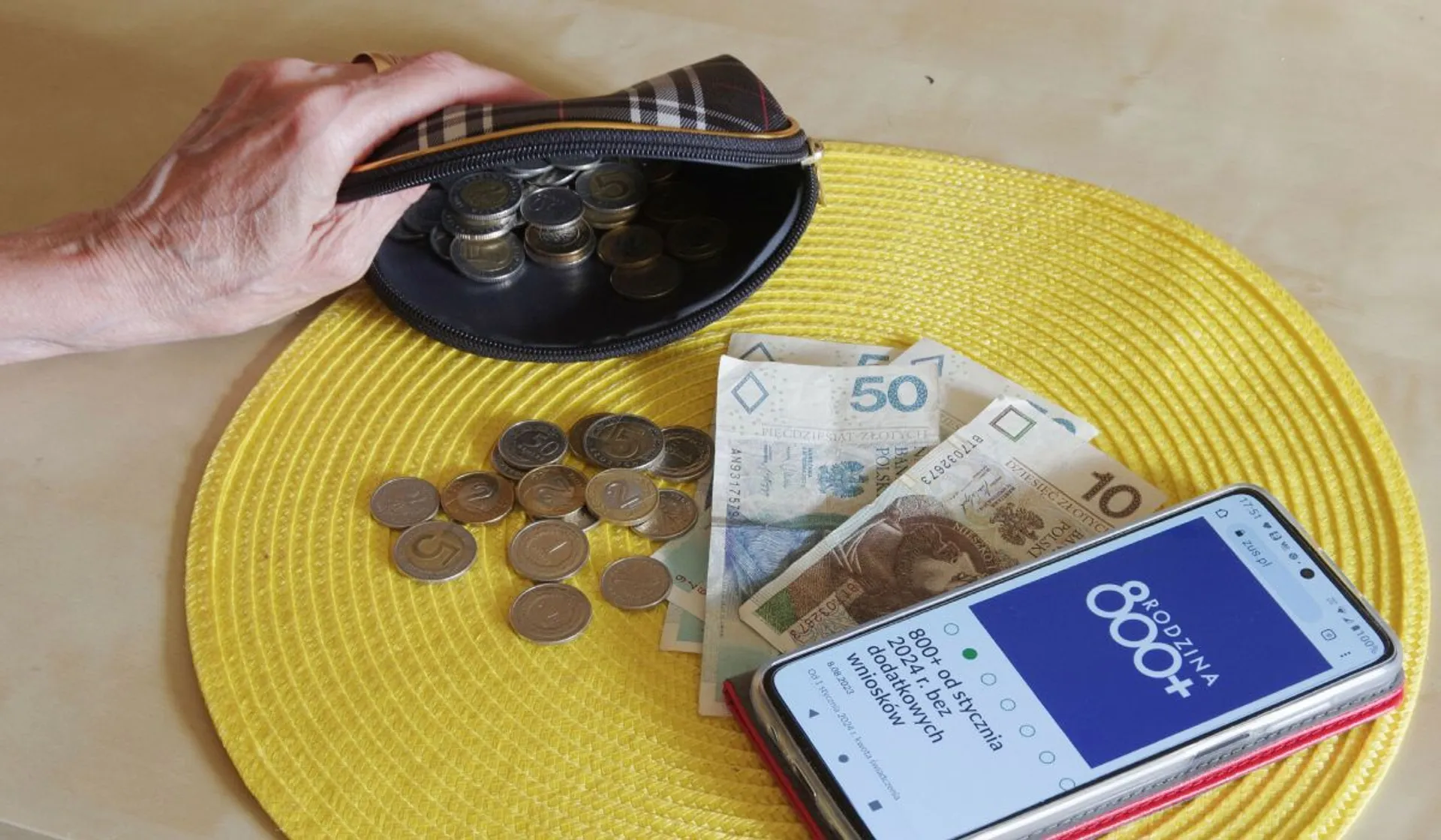 pieniądze, telefon, ręka, portfel