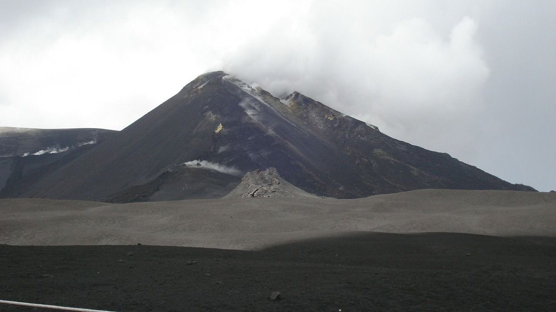 Rzadkie zjawisko astronomiczne nad Etną. Zdjęcie zostało wyróżnione przez NASA