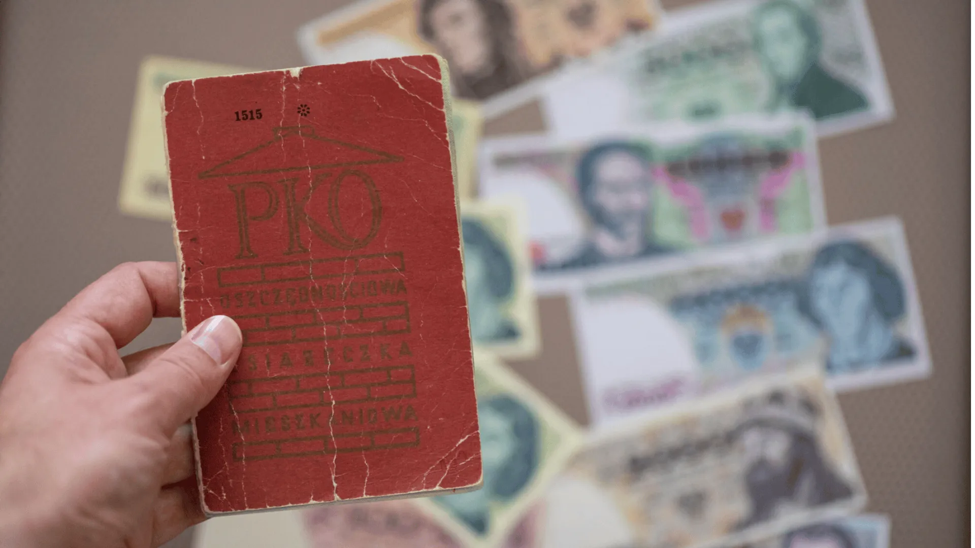 Skarb z czasów PRL. Ile naprawdę jest dziś warta stara książeczka mieszkaniowa?