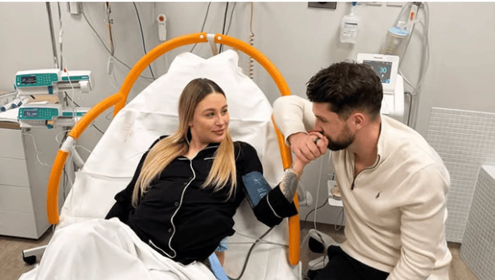 Andziaks odsłoniła kulisy drugiego porodu. Psycholog ocenia: „To przekraczanie zdrowych granic”.