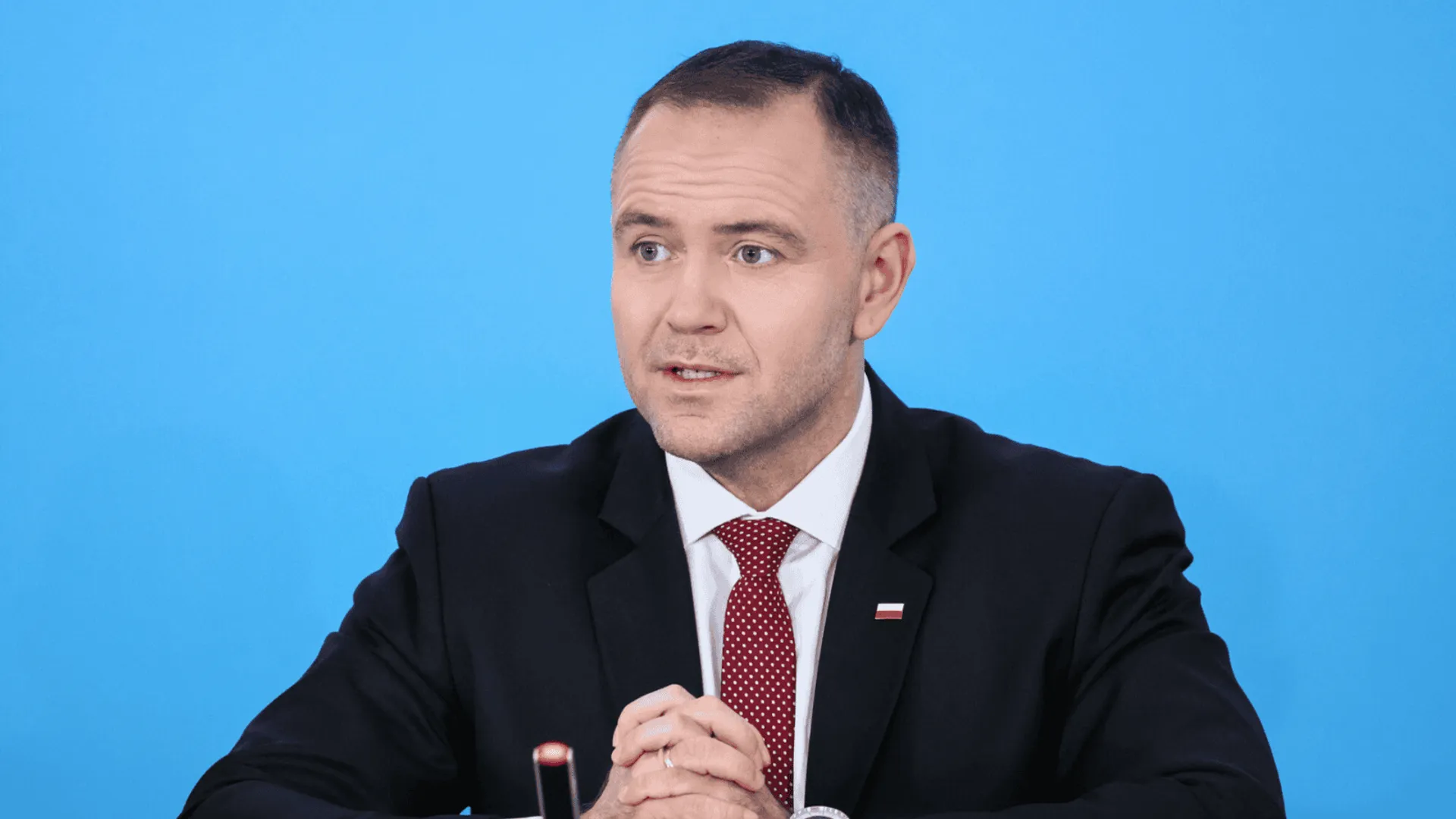 Stało się, Karol Nawrocki podpisał. Wiadomość właśnie obiegła całą Polskę, wszyscy łącznie z Tuskiem wstrzymali oddech