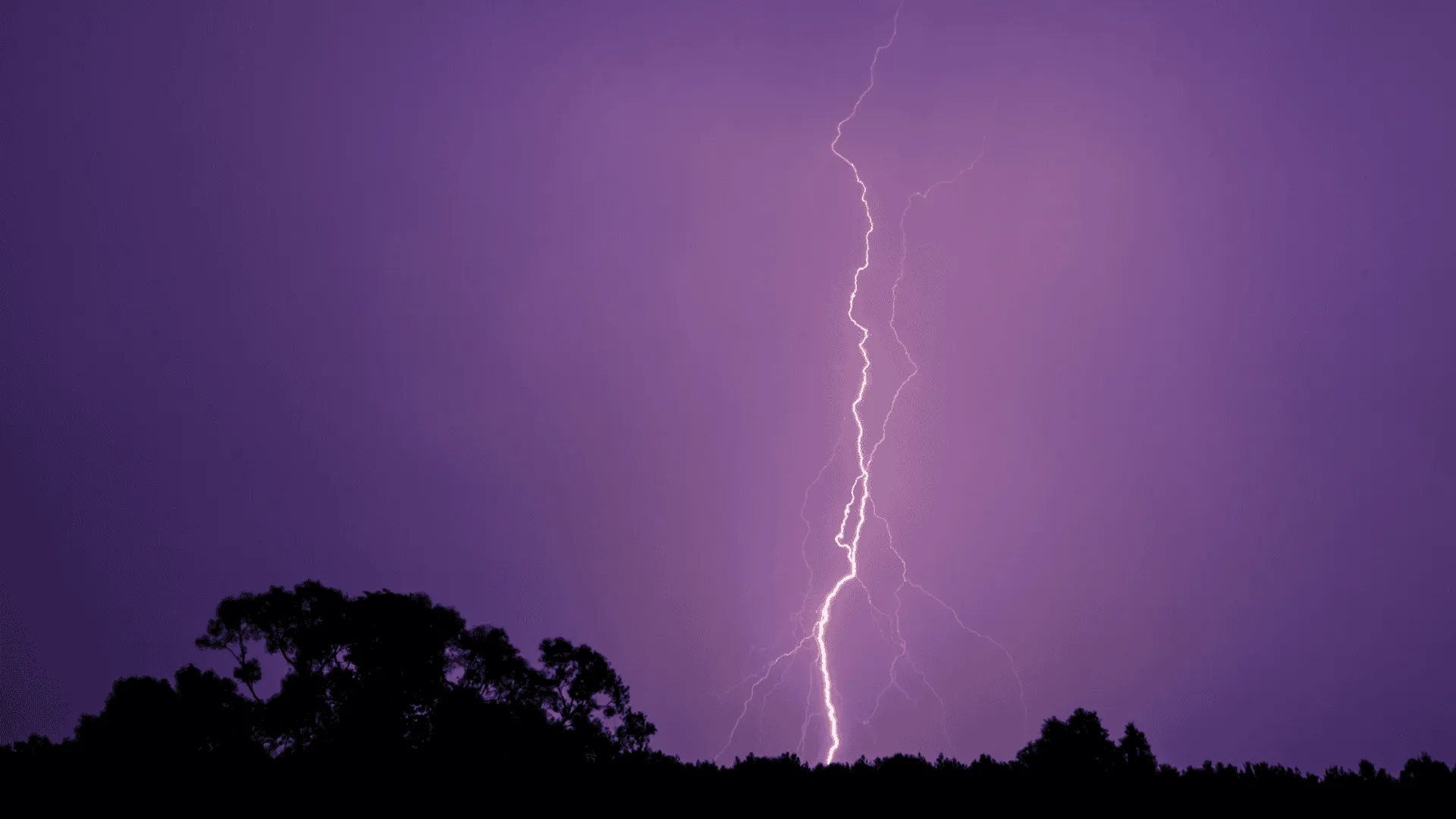 Atak niżu Iskard. Gwałtowna zmiana pogody i burze nad Polską