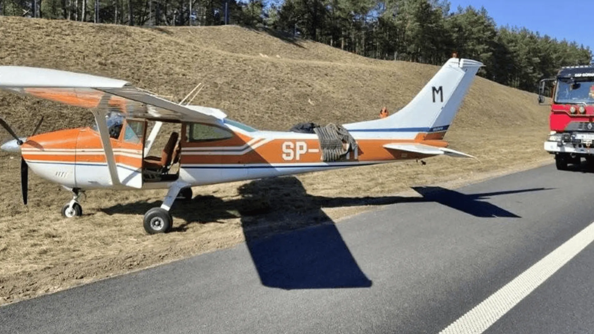 Awaryjne lądowanie awionetki na autostradzie A1
