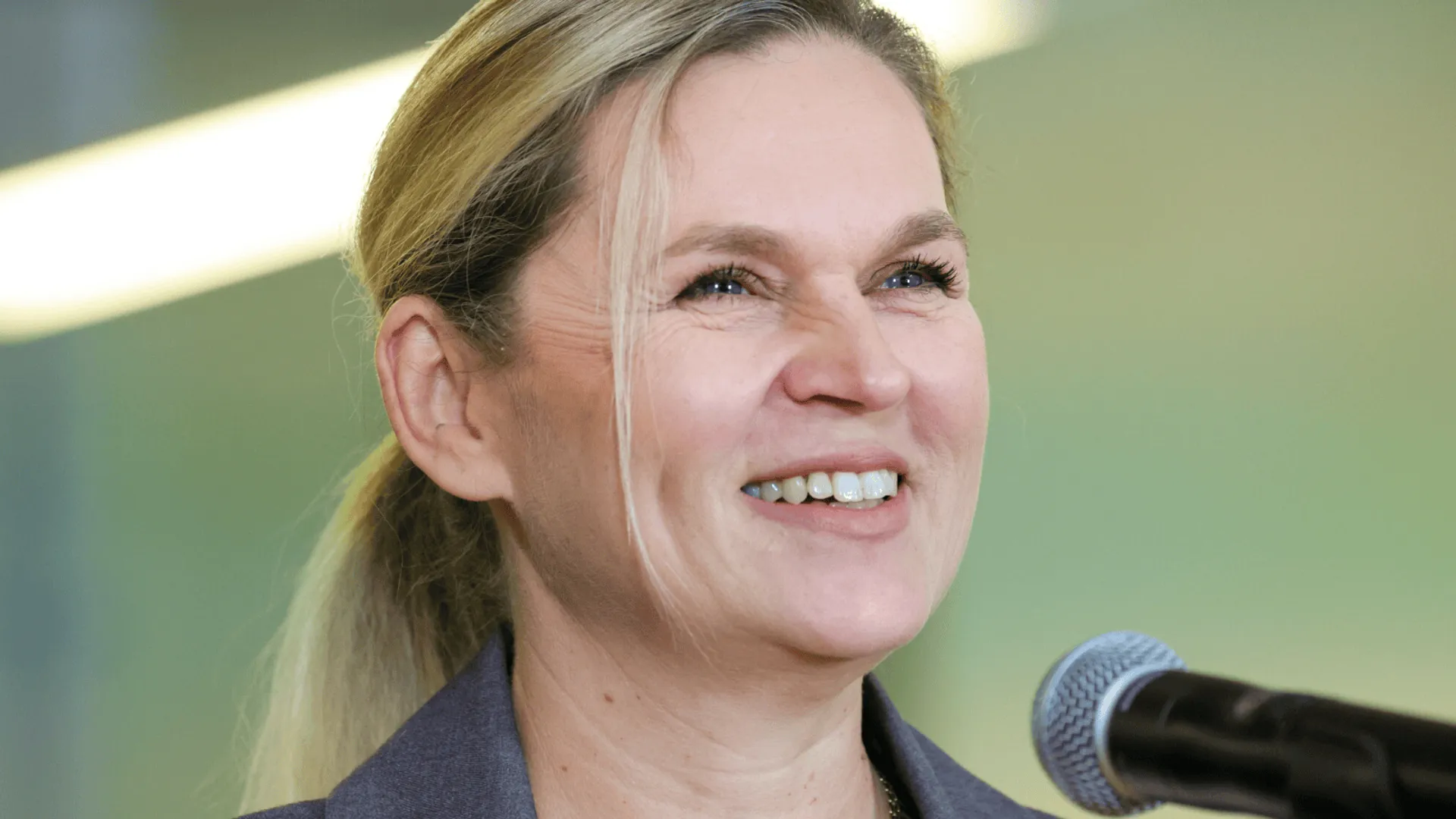 Zjawiła się na studniówce i się zaczęło. Nagranie obiegło całą Polskę