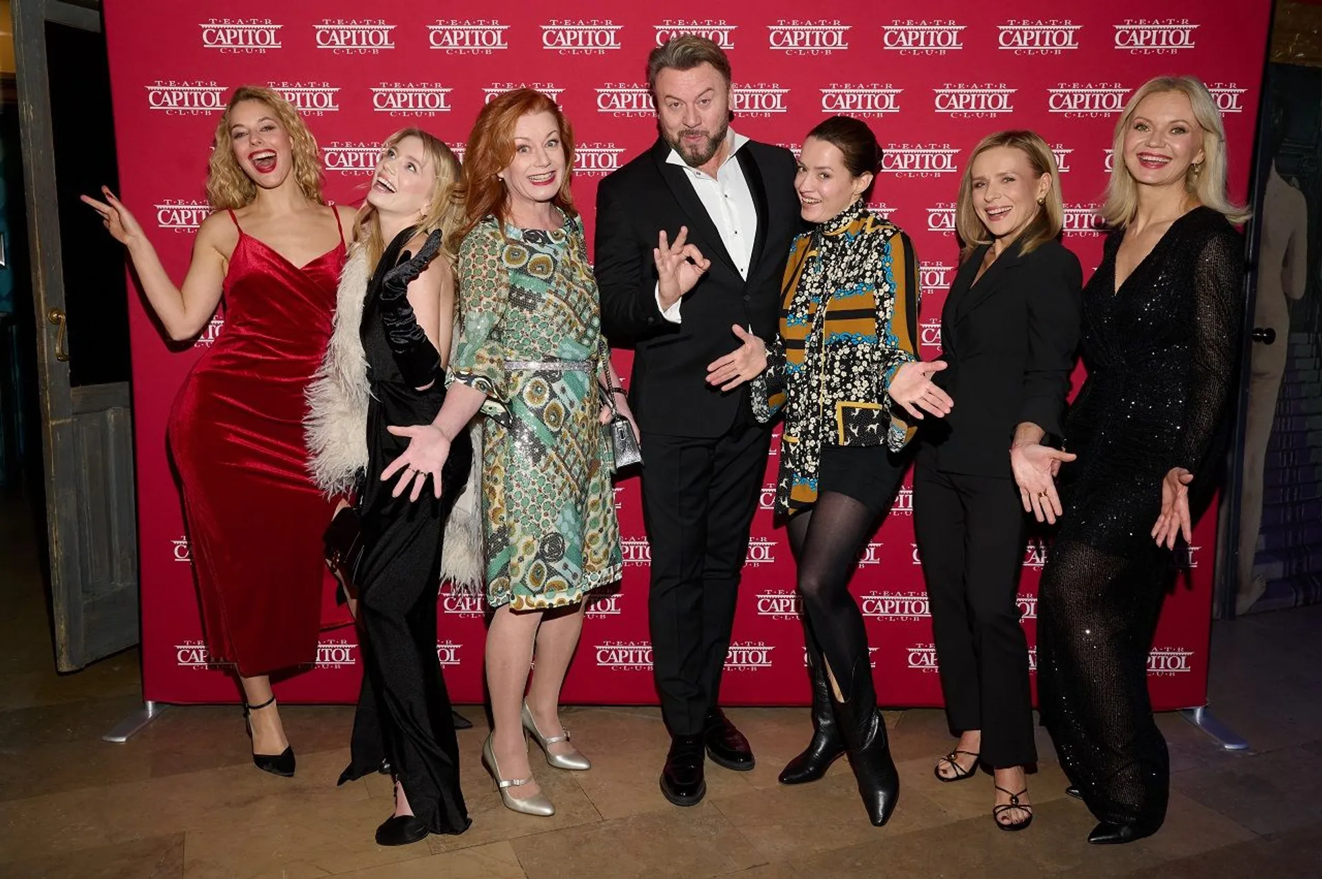 Bożyszcze Kobiet, Teatr Capitol