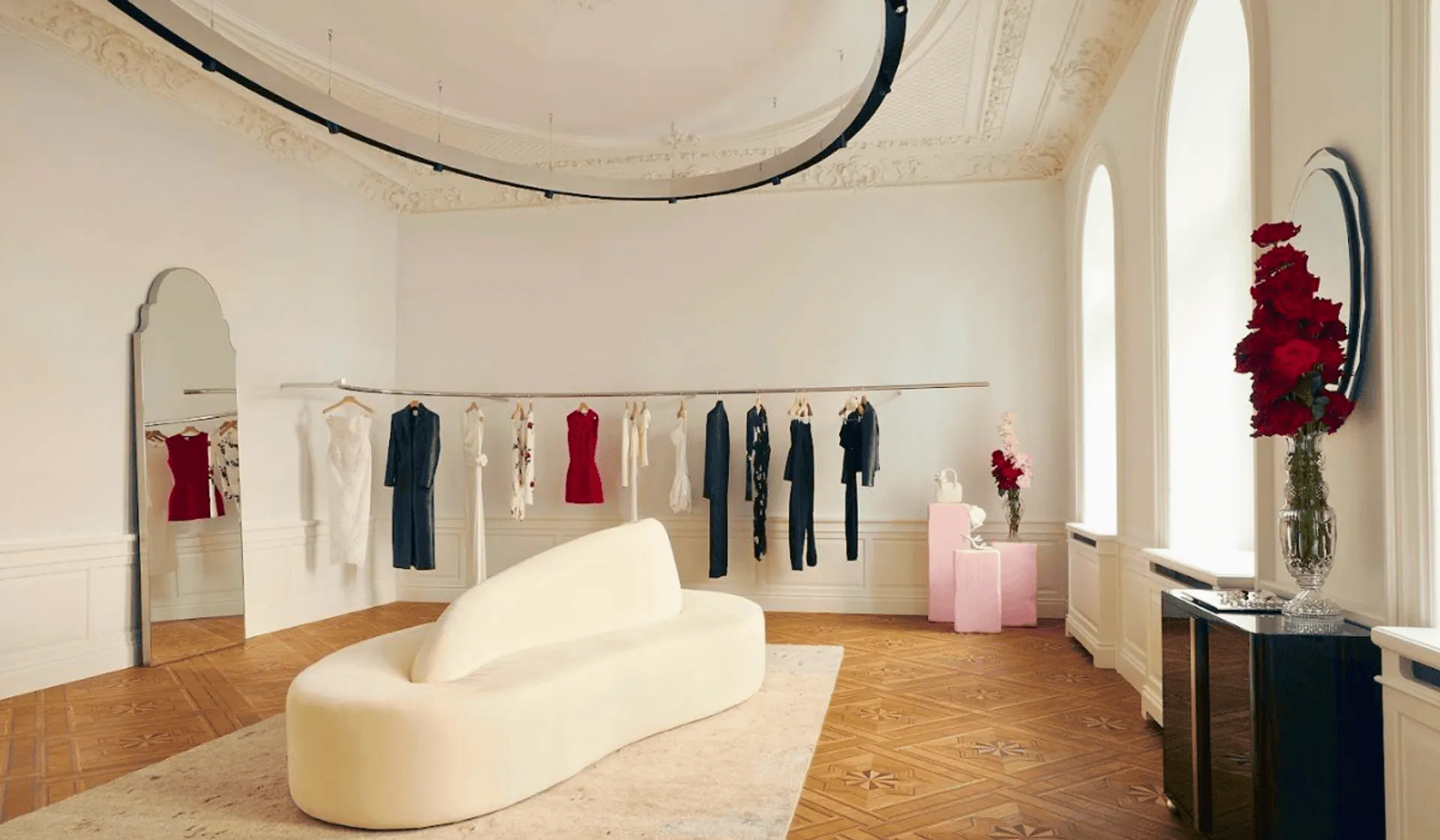 Pierwszy butik Magdy Butrym w Warszawie. Obłędne, minimalistyczne wnętrza