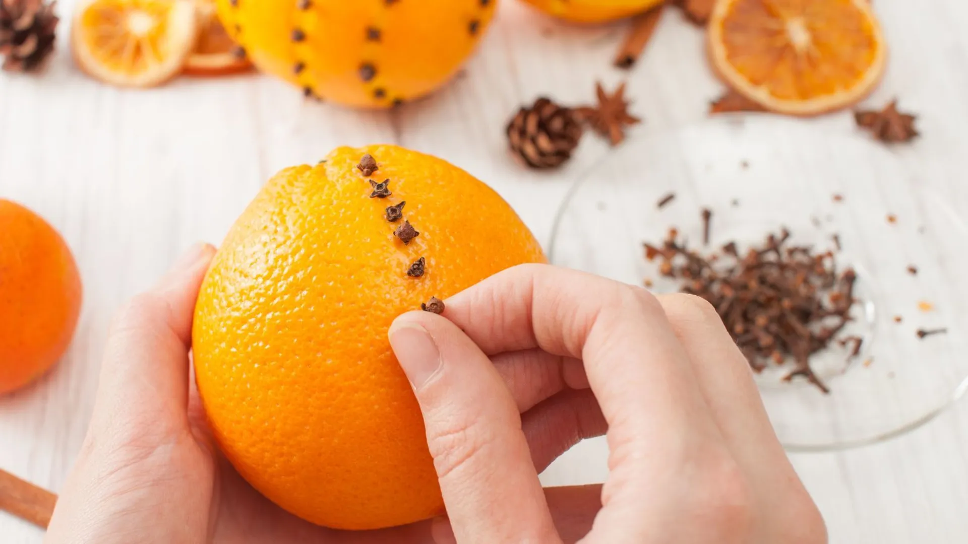 Pomarańcza z goździkami