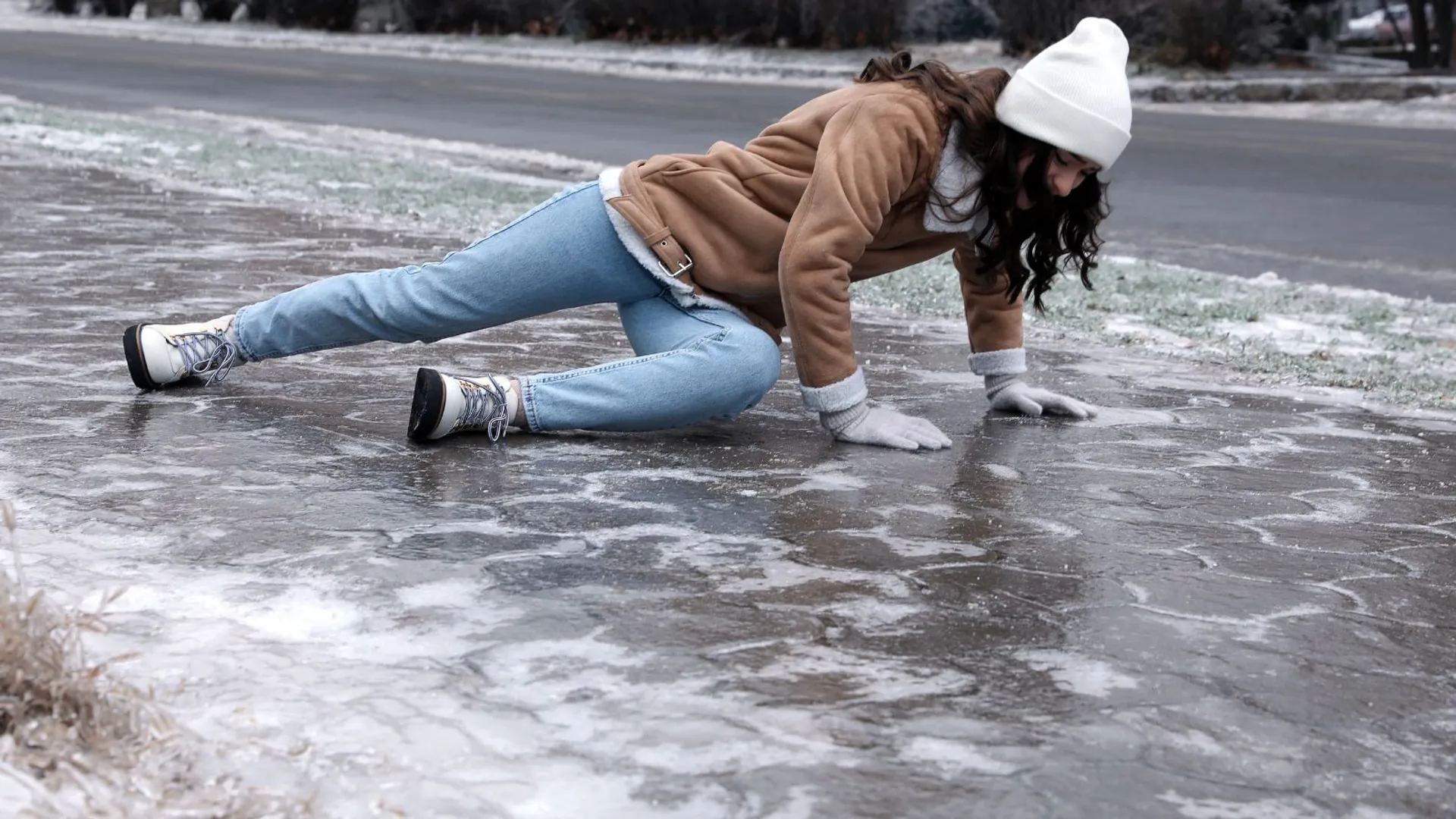 Ślisko, upadek, zima