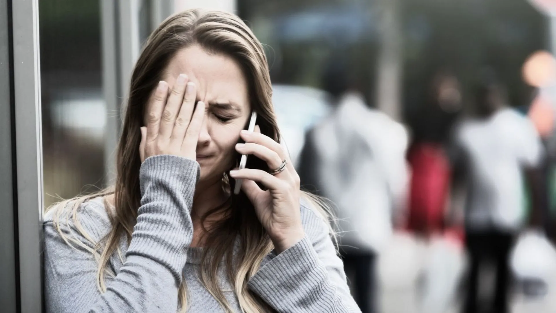 Smutek, telefon