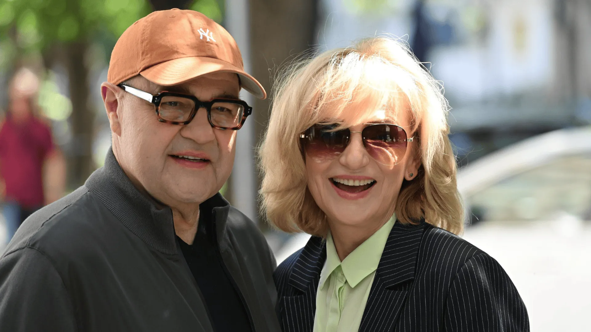 Nieznany brat z ekranu. Rodzinna historia Cezarego Żaka 