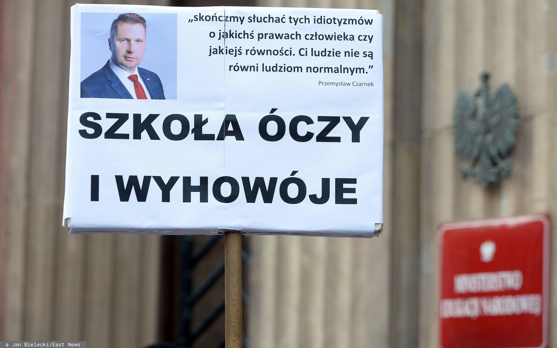 Większość Polek i Polaków krytycznie ocenia reformy ministra Przemysława Czarnka