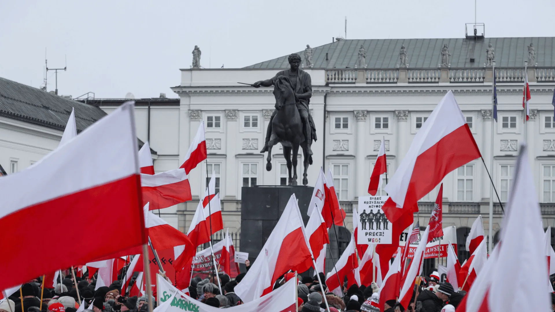 Polacy wyszli na ulice. Protest przed Pałacem Prezydenckim. Tego żądają od Karola Nawrockiego