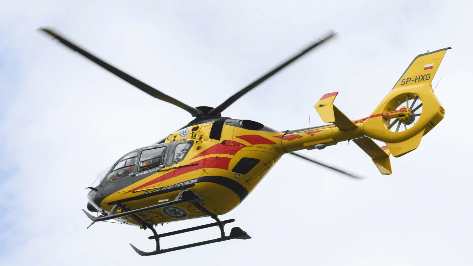 Dramatyczny wypadek w Nowej Rudzie. 4-letni chłopiec wypadł z okna, gdy matka wyszła na chwilę