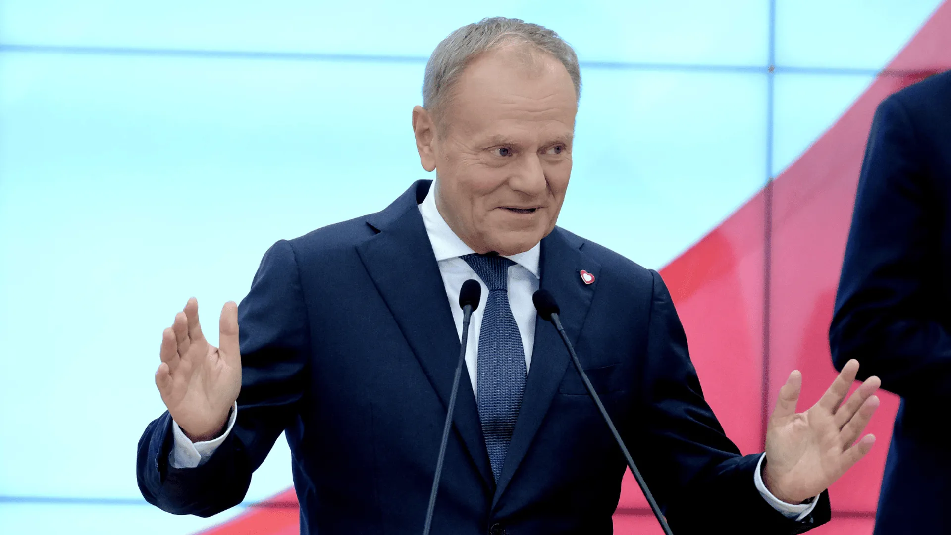 Premier zwraca się do lidera opozycji. Jego niespodziewane słowa i komentarz wywołują salwę śmiechu na sali