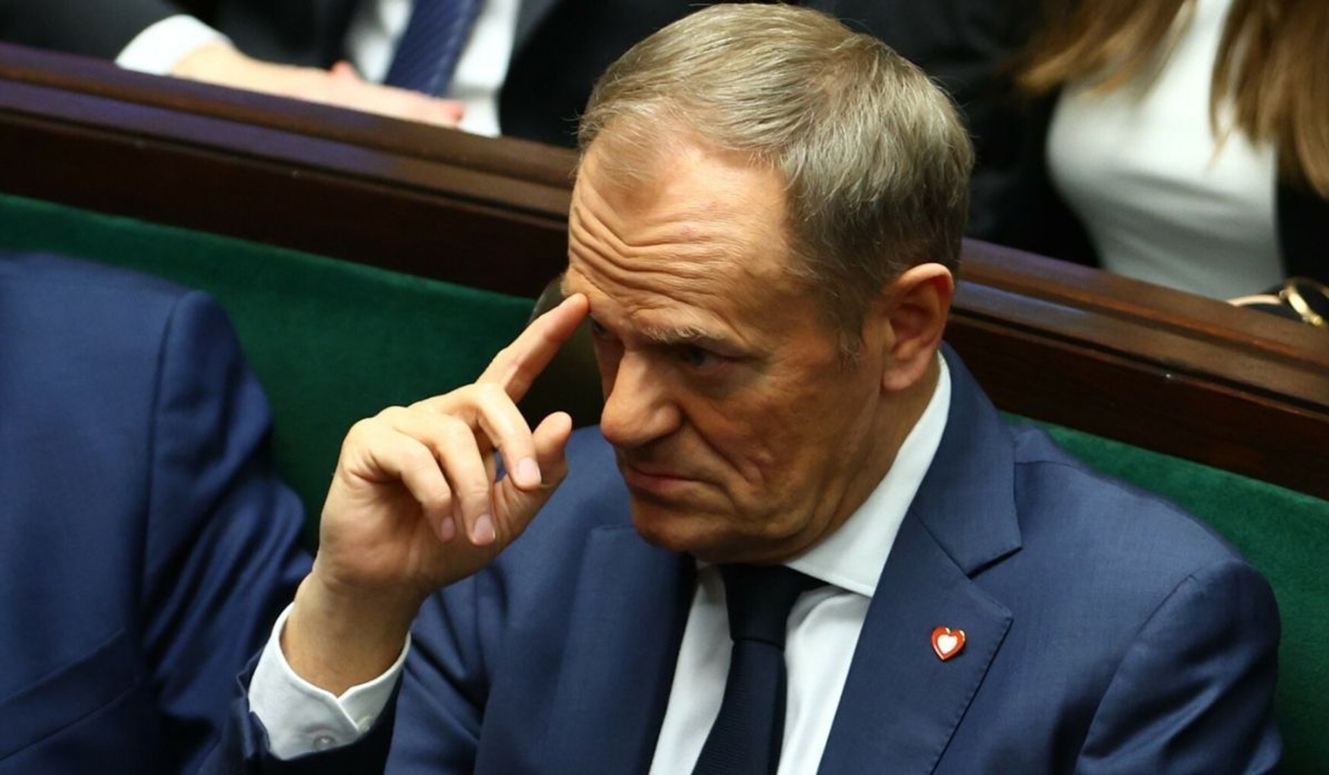 Donald Tusk o mały włos uniknął upadku, fot. Andrzej Iwanczuk/REPORTER/East News