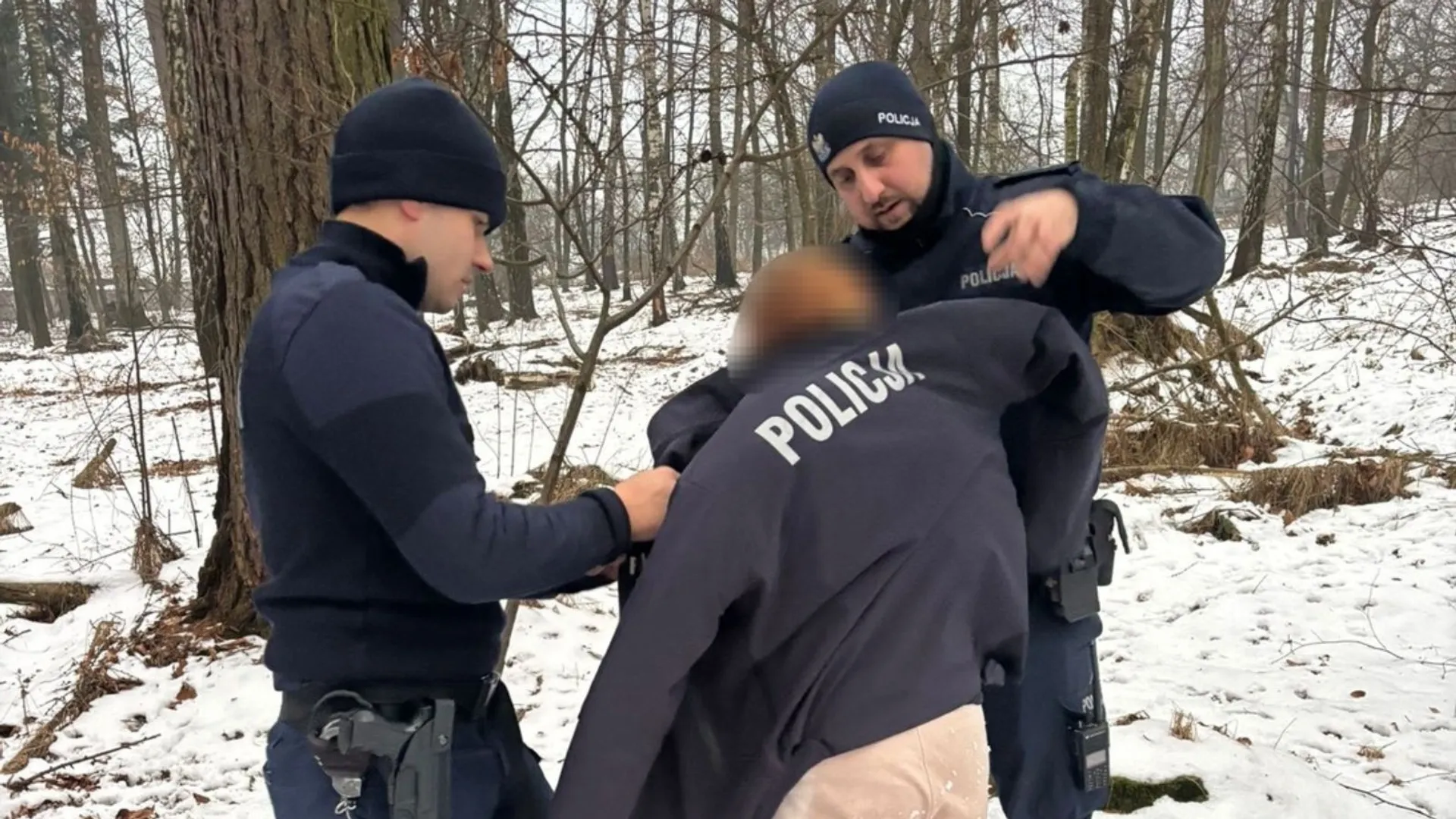 Dramatyczna interwencja w Wadowicach. Bosa i wychłodzona 12-latka sama w lesie