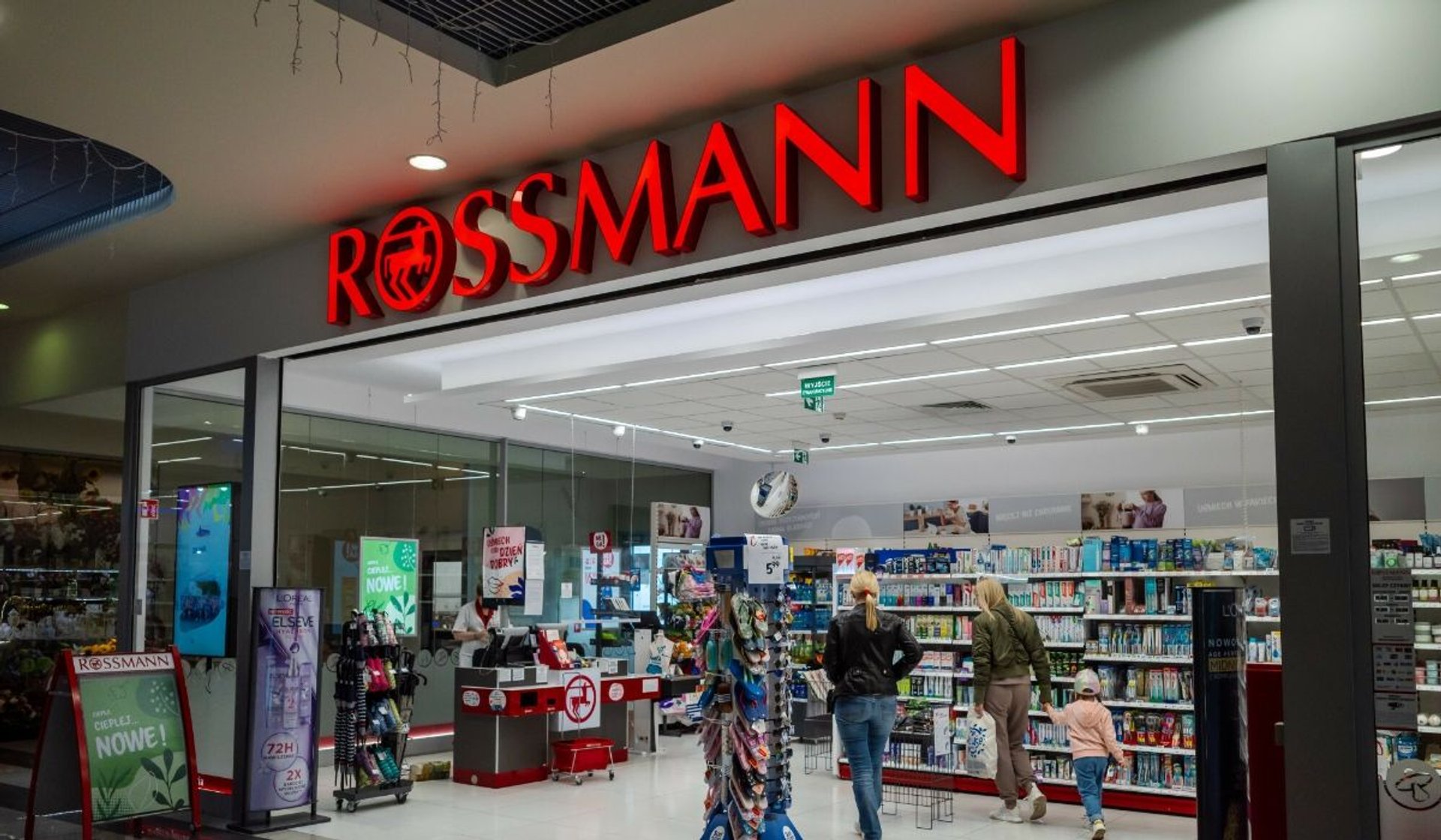 W Rossmannie poszaleli. Kultowe kosmetyki sprzedają za grosze, wiele produktów po 5 zł 