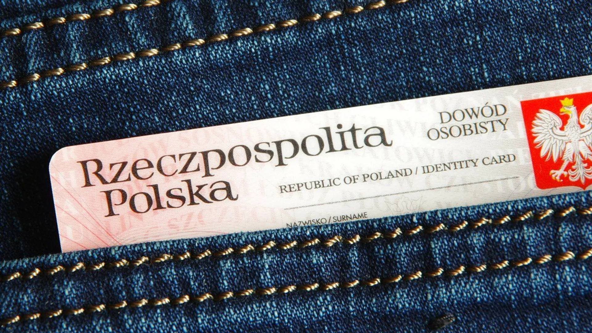 człowiek ze smartfonem