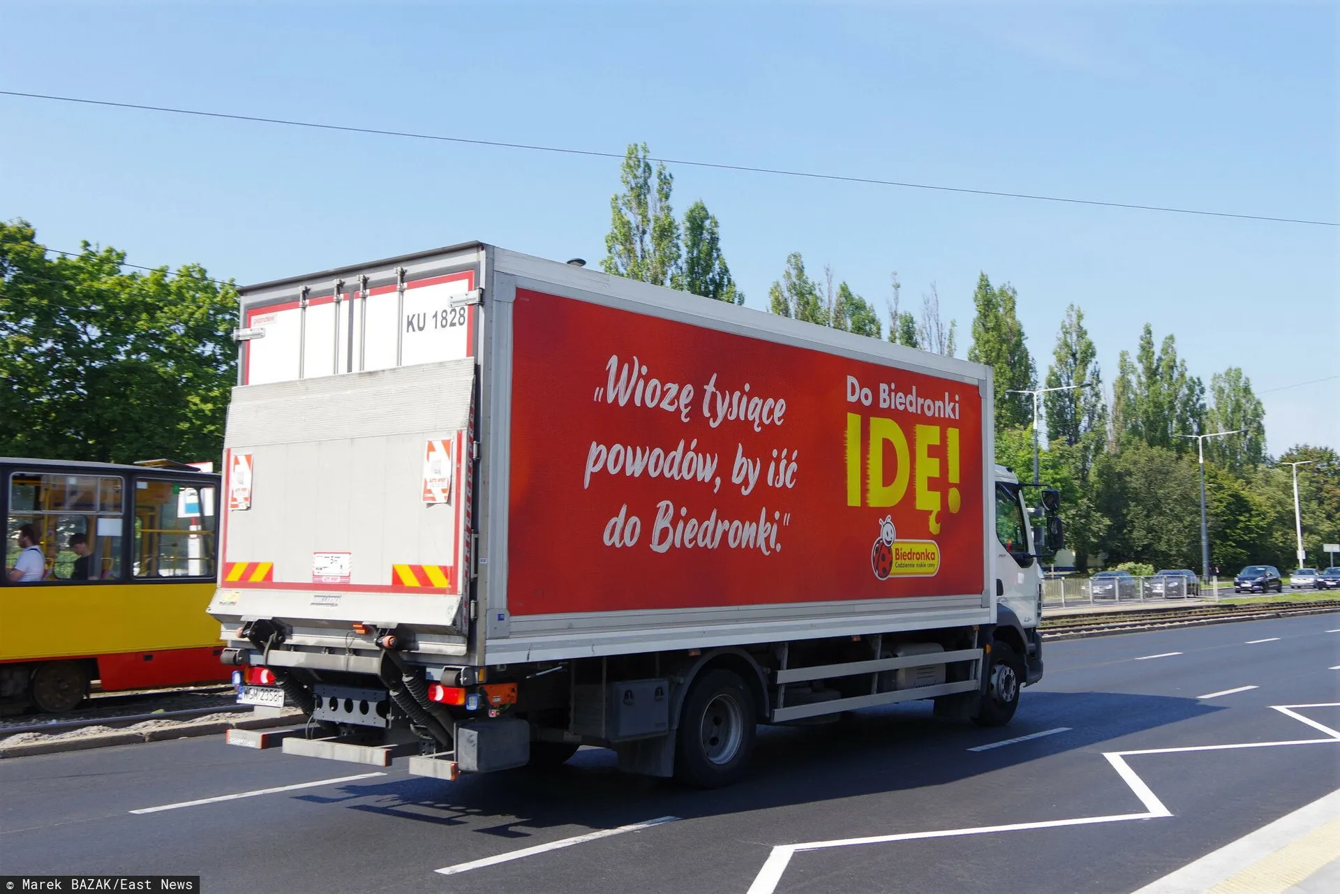 reklama Biedronki, auto