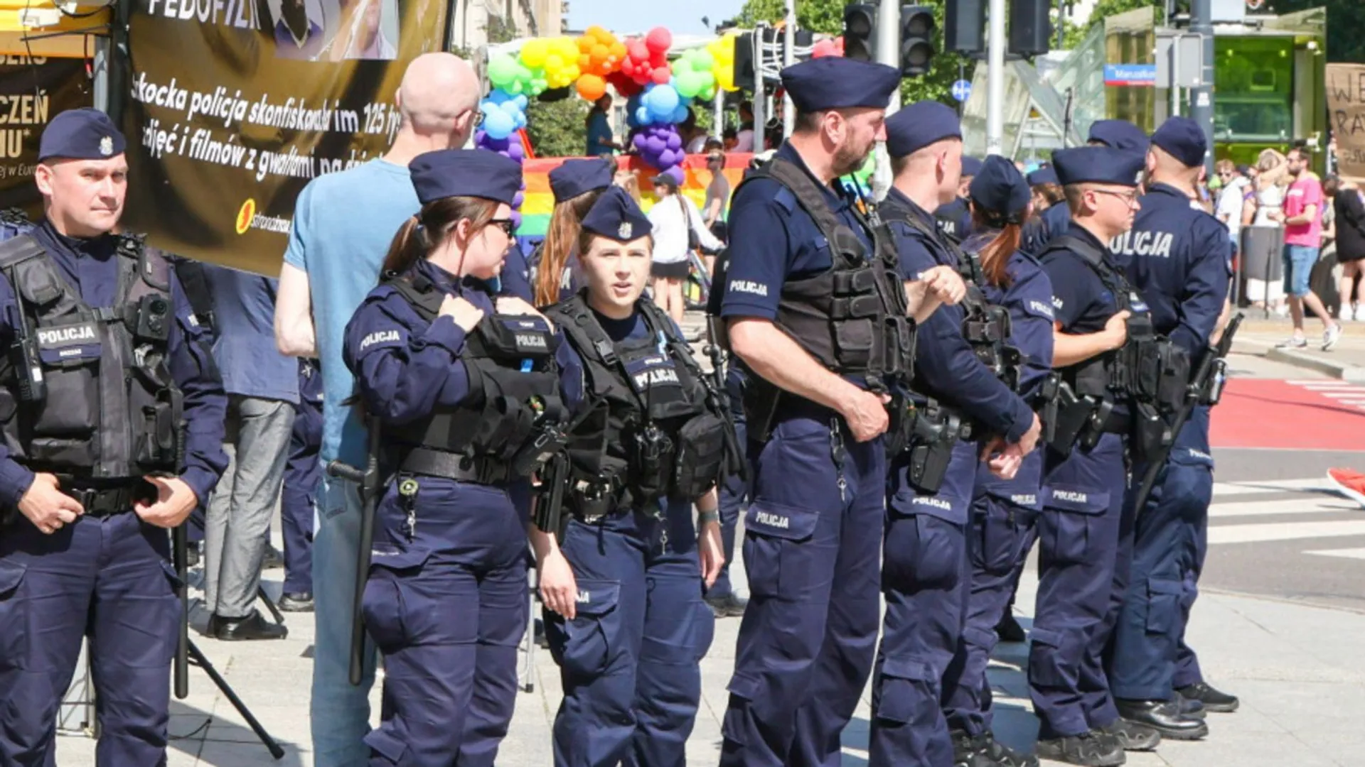 parada równości, policja, komunikacja miejska
