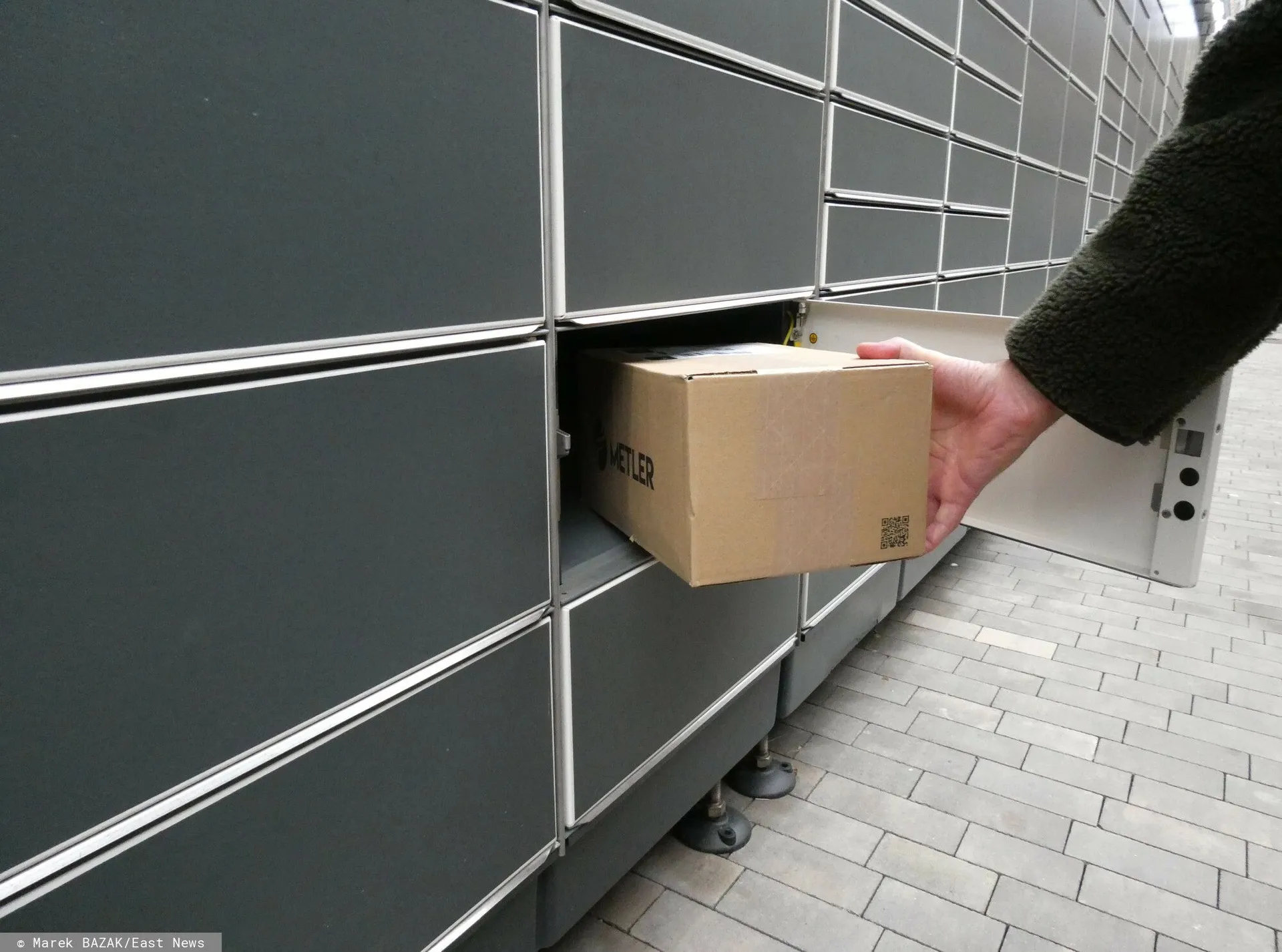 Martwy kot w automacie paczkowym w Katowicach. Umorzenie i sprzeciw organizacji