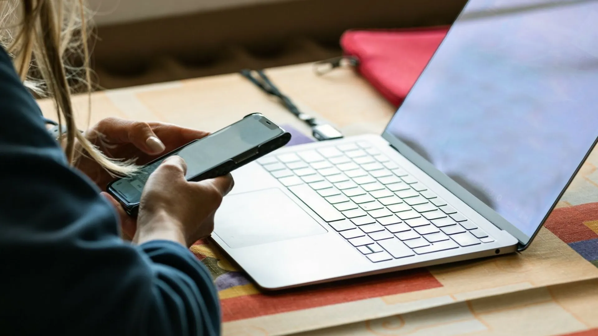 Telefon, laptop