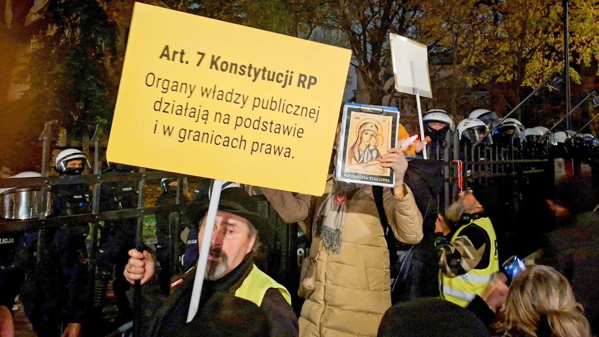 Protesty pod TK