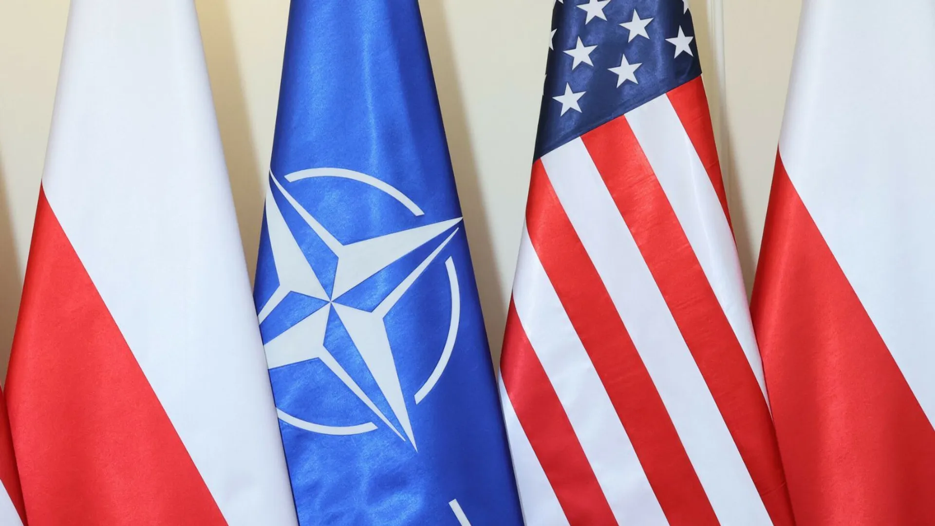 Flagi Polska, NATO, UE