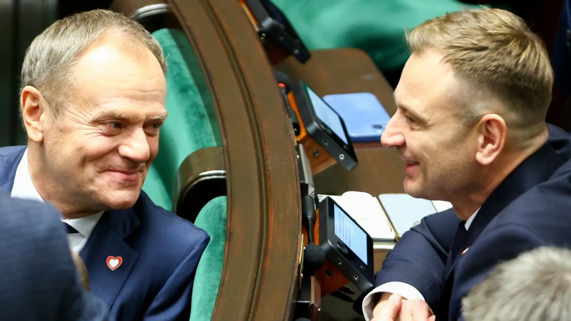 Tusk, Nitras