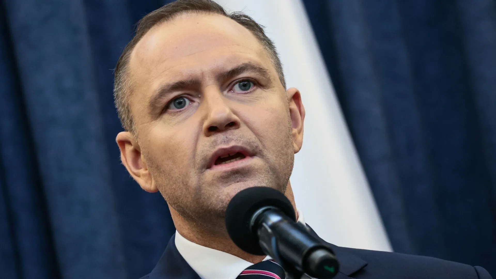 Tragiczna, przedwczesna śmierć nadeszła niespodziewanie. Nawrocki modli się do Boga, okropne wieści dzień przed Wigilią