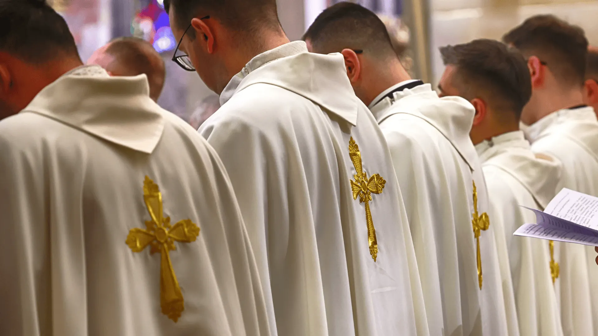 Księża, ateiści, katolicy, jak zwracać się do księdza