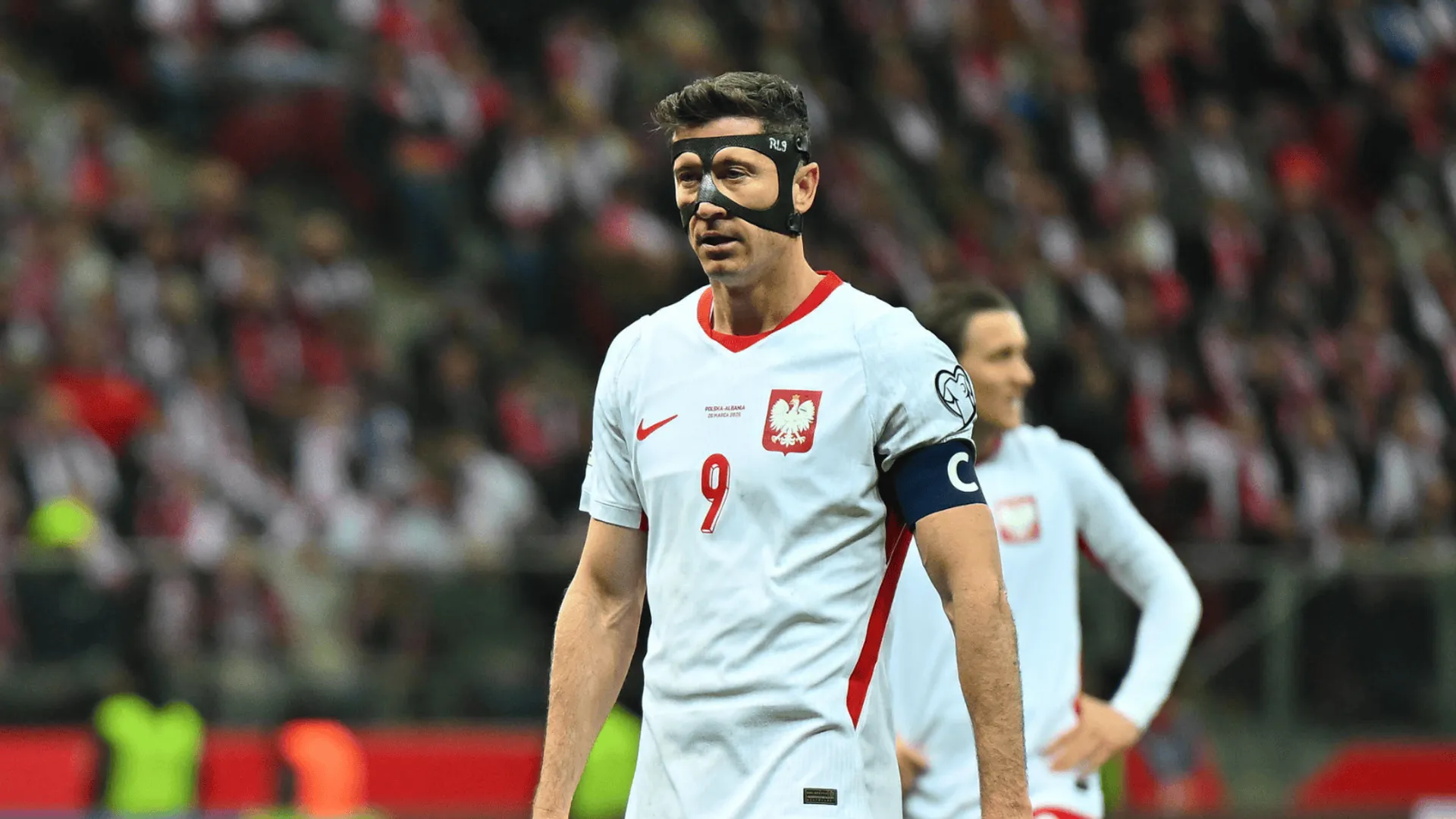 Nie do wiary, jak tuż po meczu zachował się Lewandowski. Kibice łapali się za głowy, nagranie widział cały świat