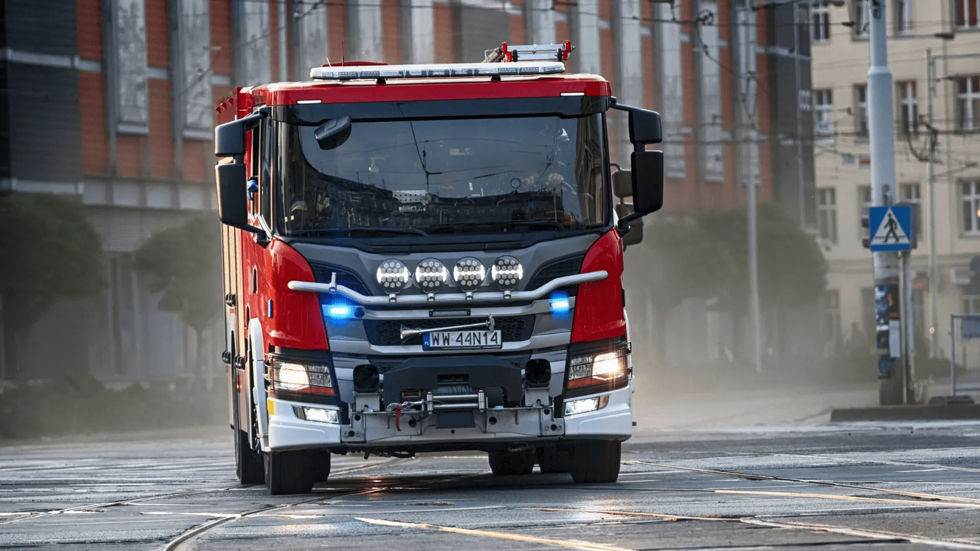 Płonął historyczny symbol Warszawy. Dramatyczna akcja strażaków w Wielki Piątek