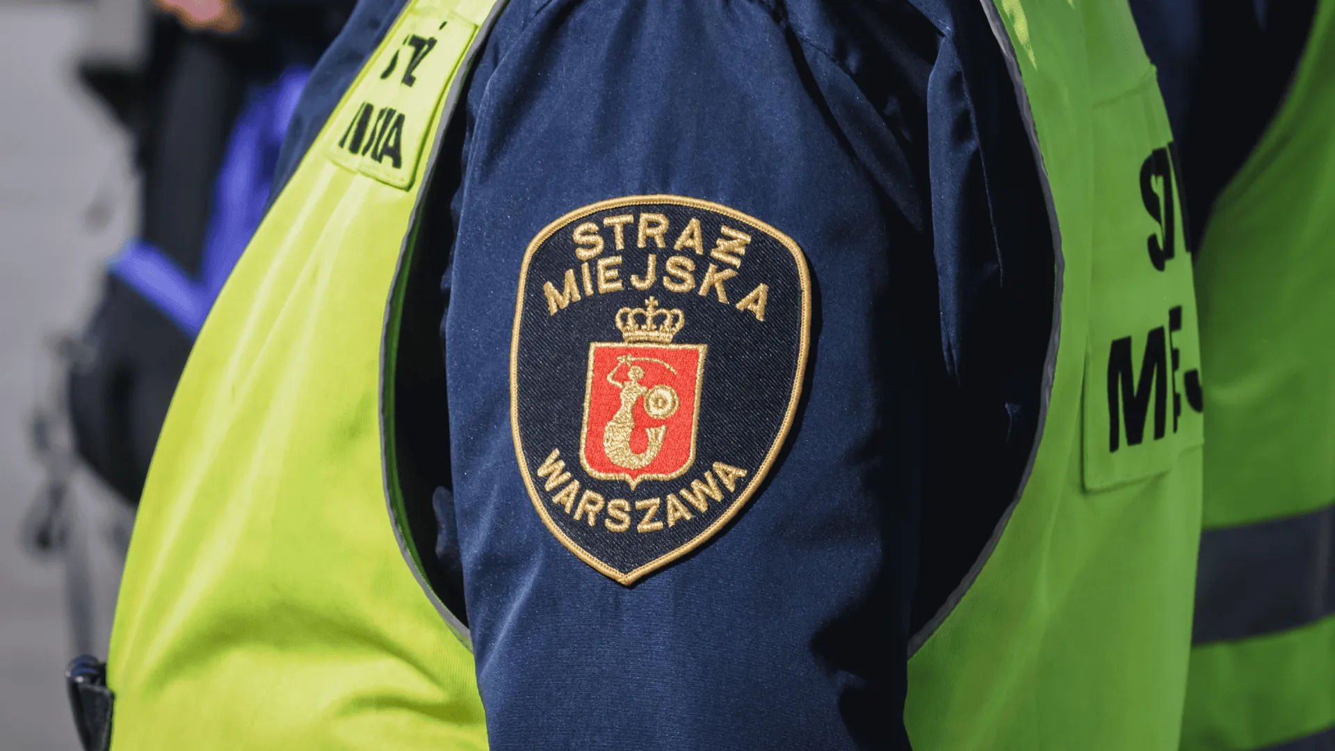 Tragedia w sercu Warszawy. Strażnik nagle zmarł na służbie. Wydało się, co robił tuż przed śmiercią