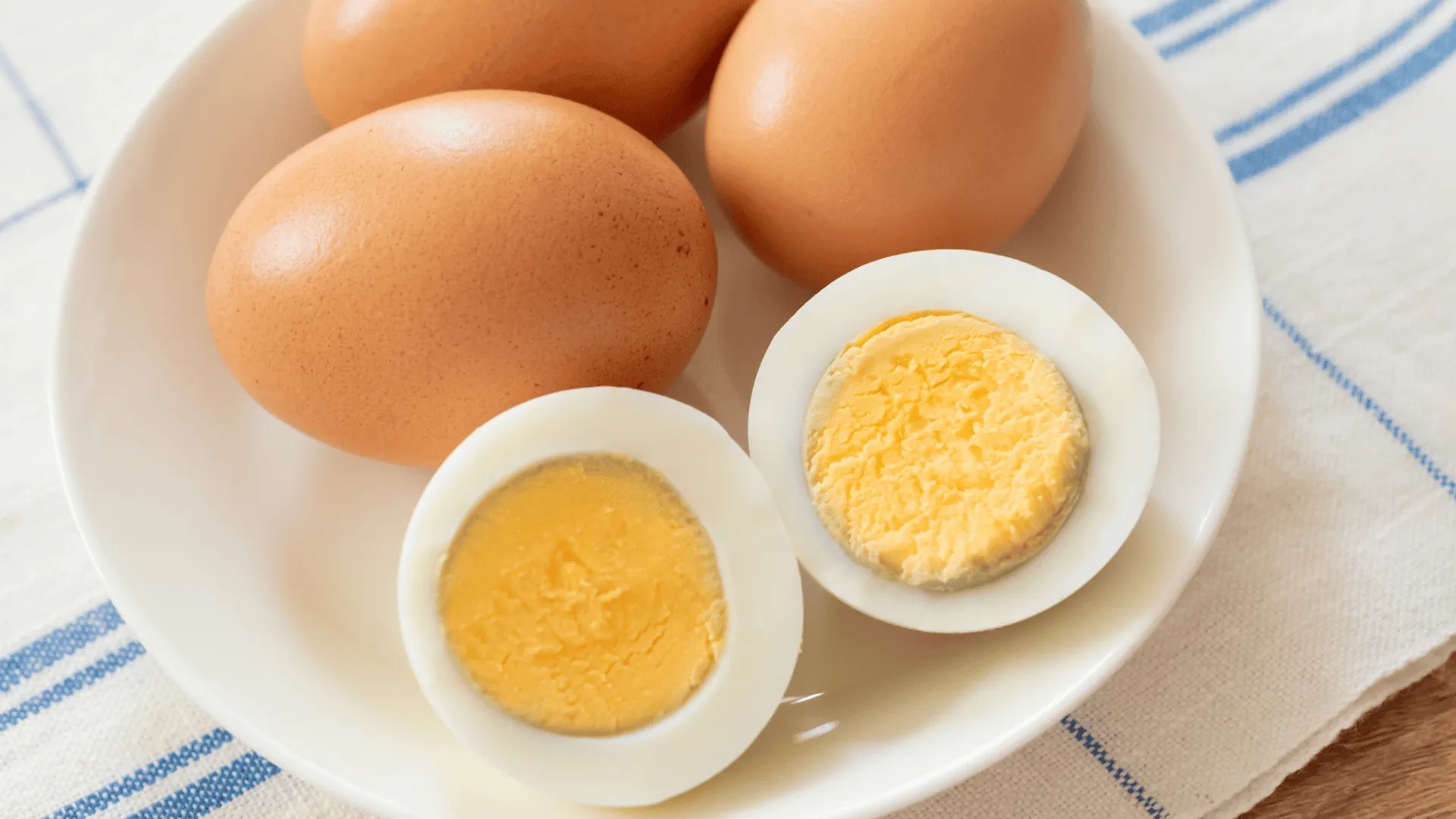 Salmonella wykryta na skorupkach jaj. Główny Inspektorat Sanitarny ostrzega, sprawdź lodówkę