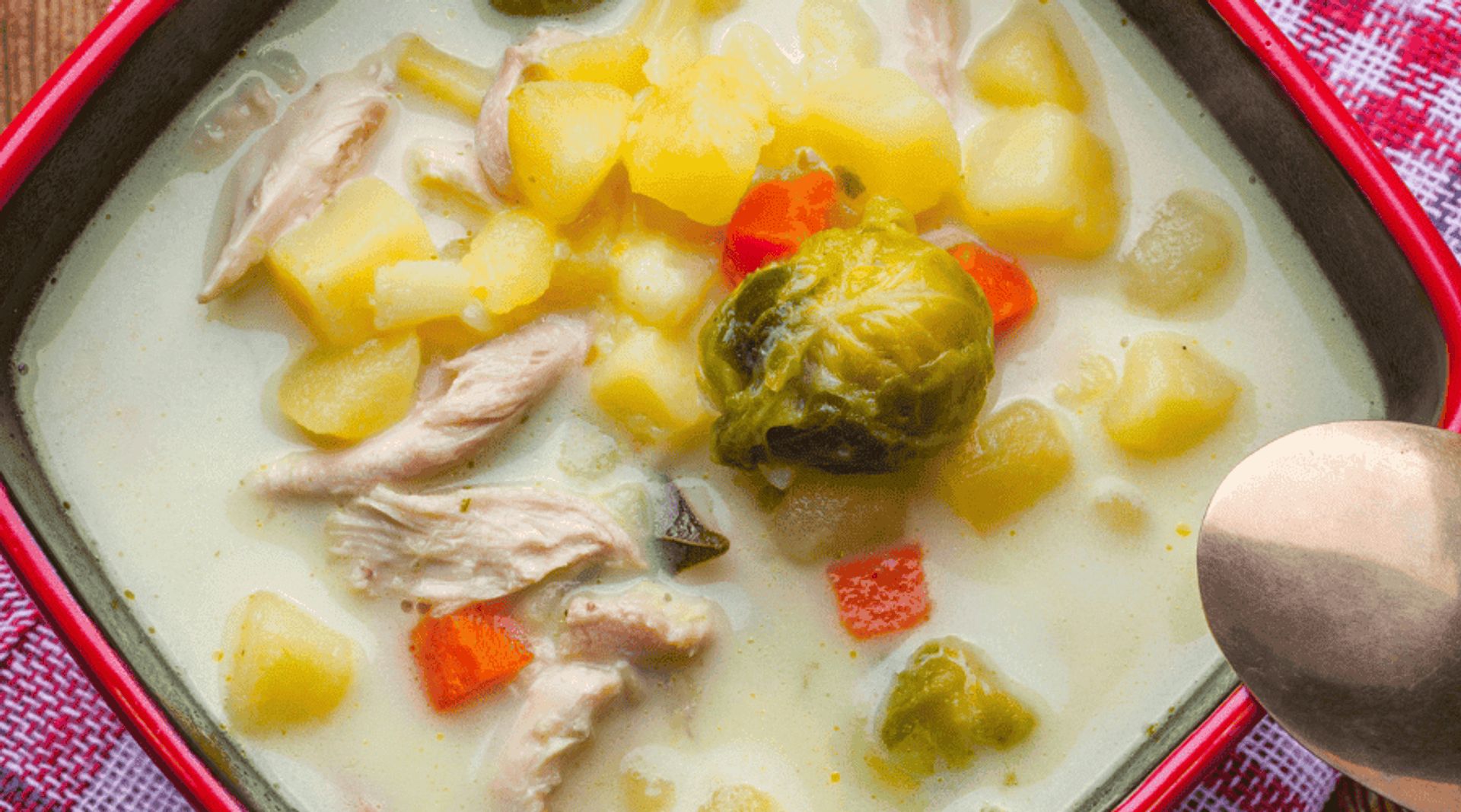 Zupa jarzynowa ze śmietaną kremówką 