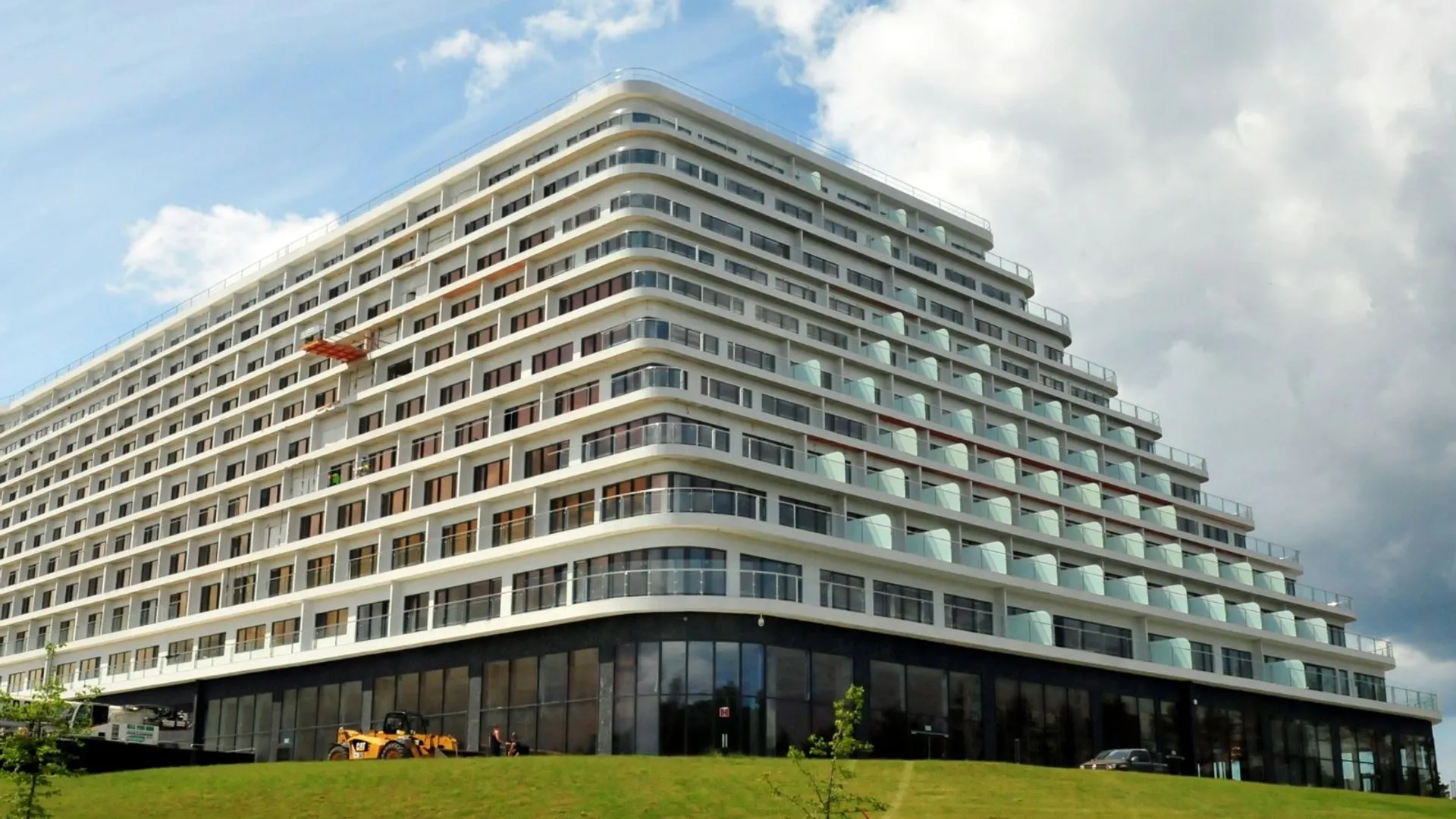 Gołębiewski, Pobierowo, hotel