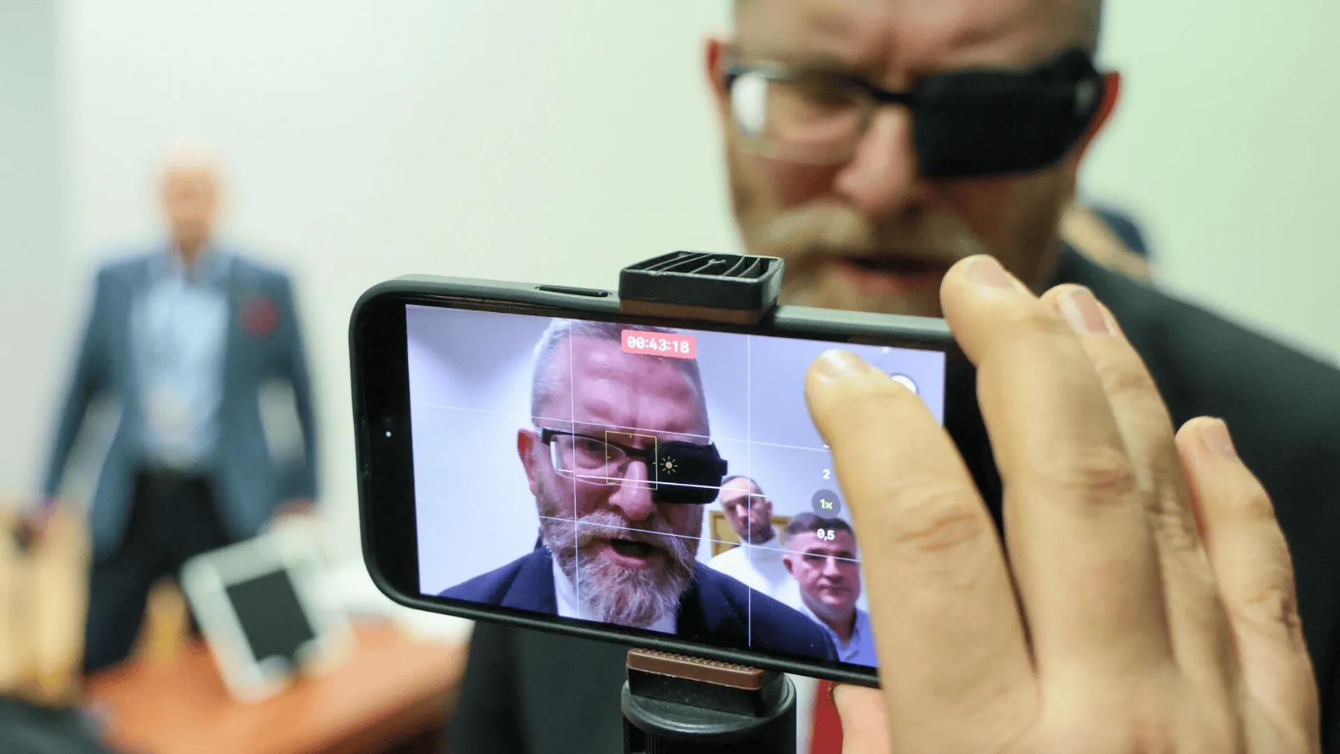 Grzegorz Braun zdemaskowany. Znany aktor odkrywa prawdę o kontrowersyjnym polityku