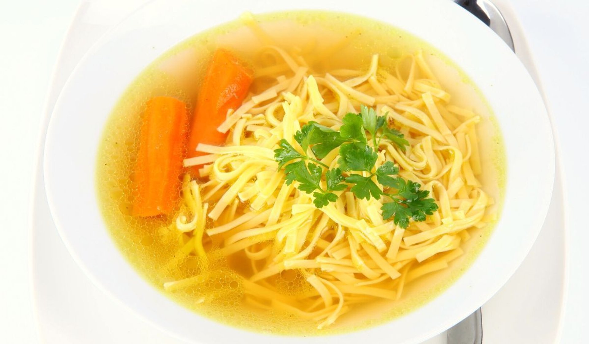 Obłędny patent na lubczykowy rosół. 1 szczegół może nieźle zaskoczyć