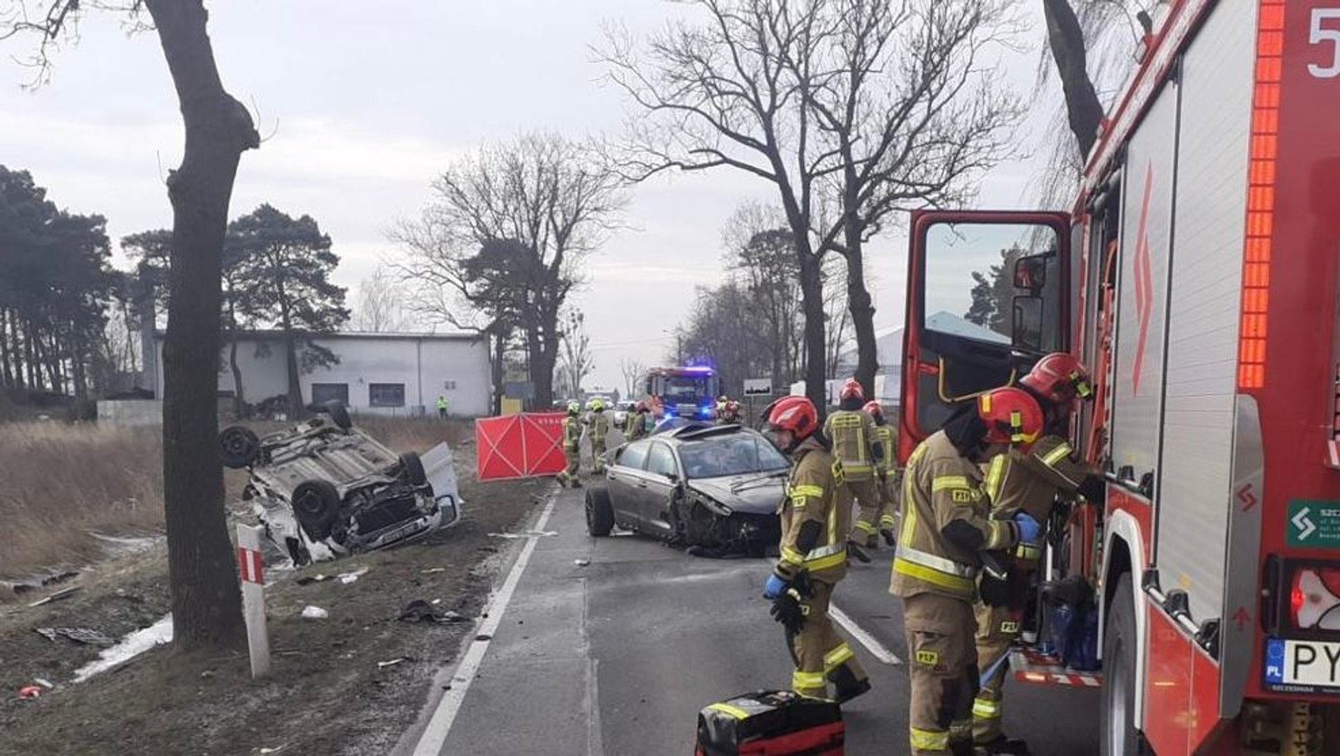 straż pożarna wypadek auto strażacy (Zdjęcie ilustacyjne). 