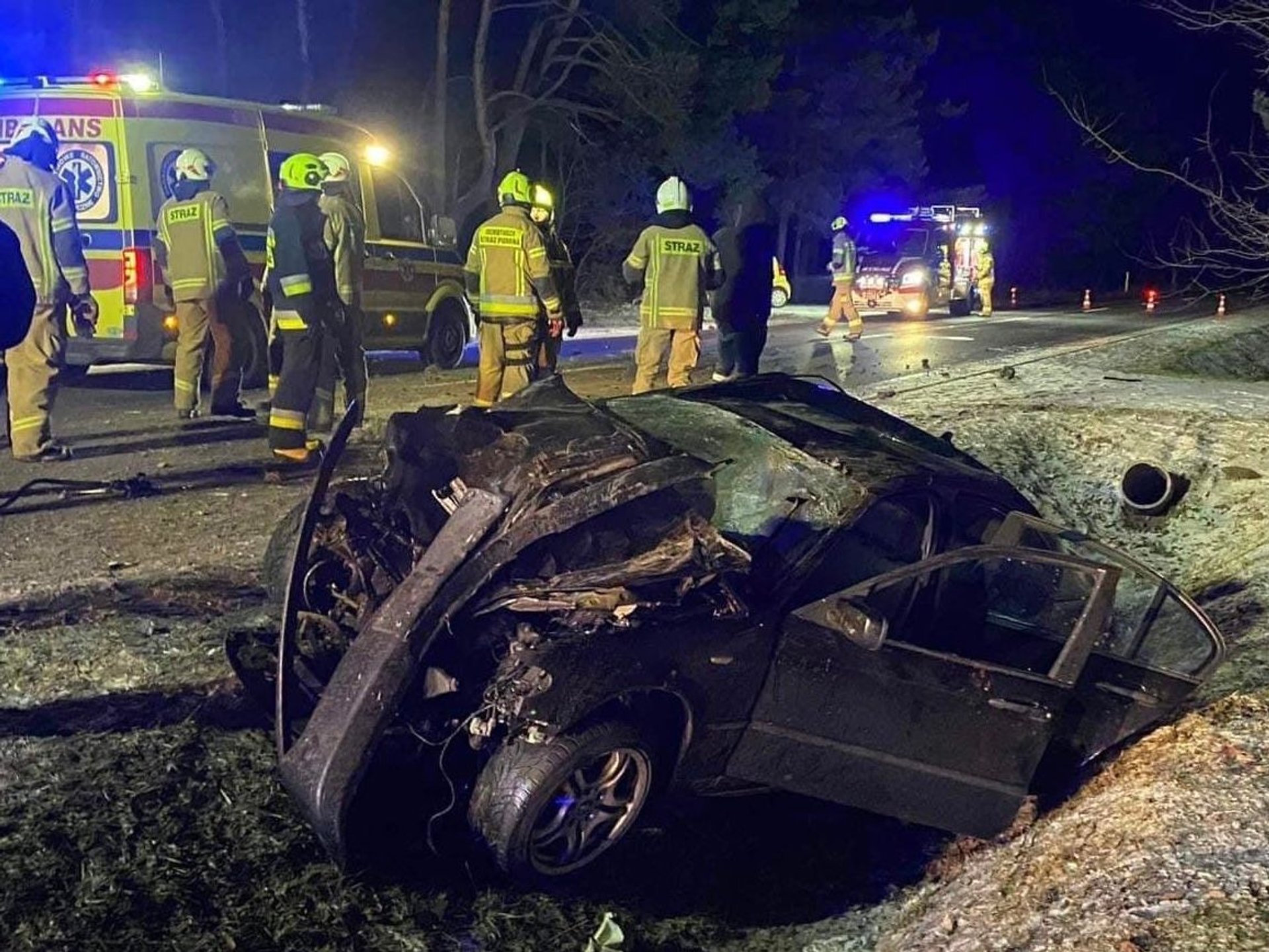 samochód wypadek straż pożarna strażacy