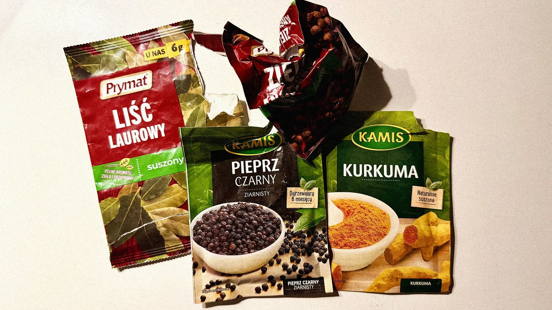 Czy torebki po przyprawach wrzuca się do papieru? Zasady segregacji