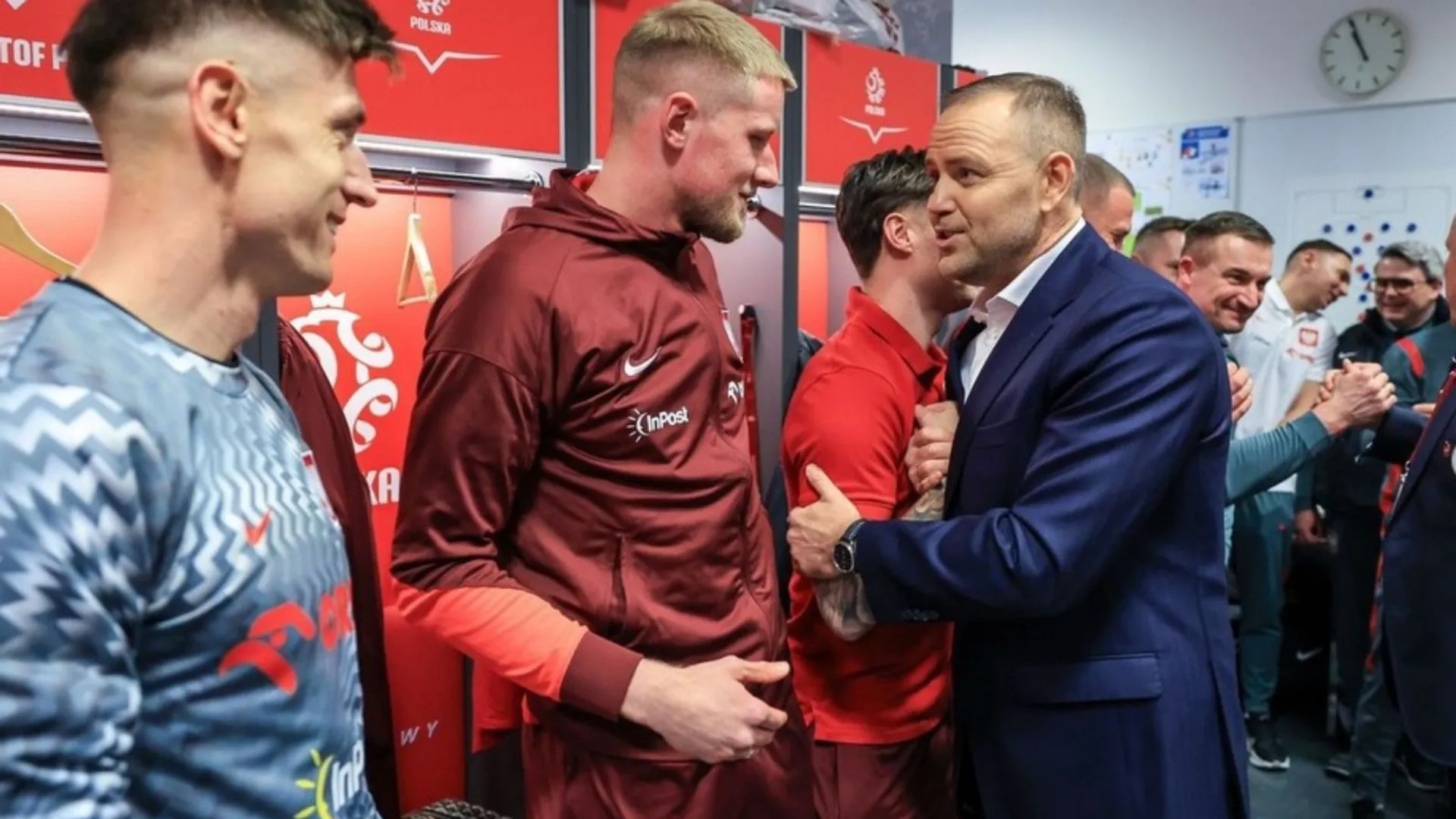 Karol Nawrocki w szatni