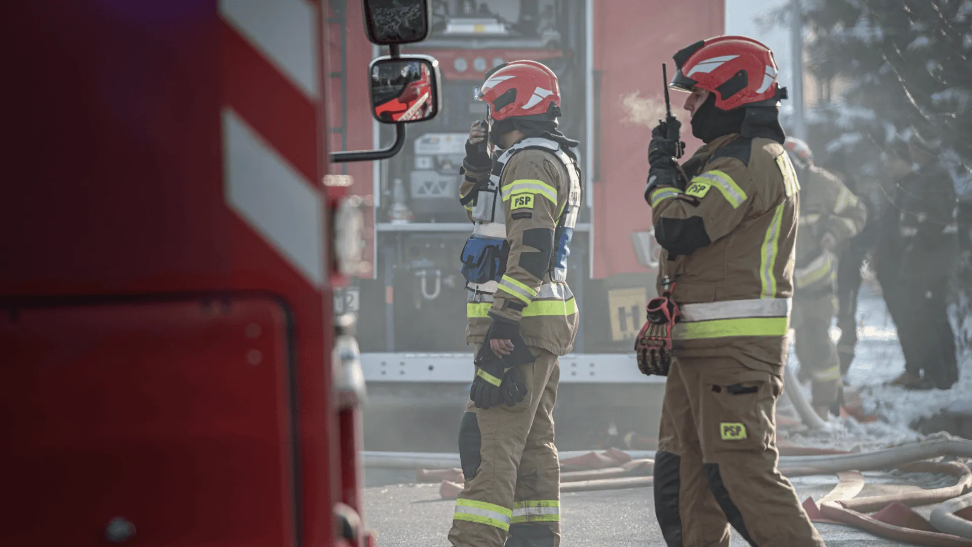 Płonie mieszkanie w bloku przy ul. Skautów. Kilka zastępów straży w akcji