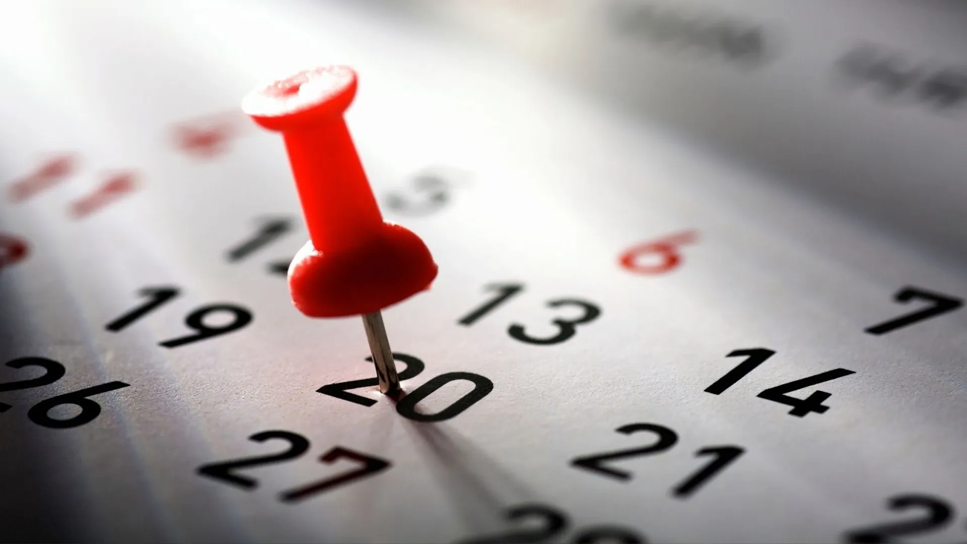 Analiza kalendarza 2026: Dni wolne, urlopy i strategie planowania