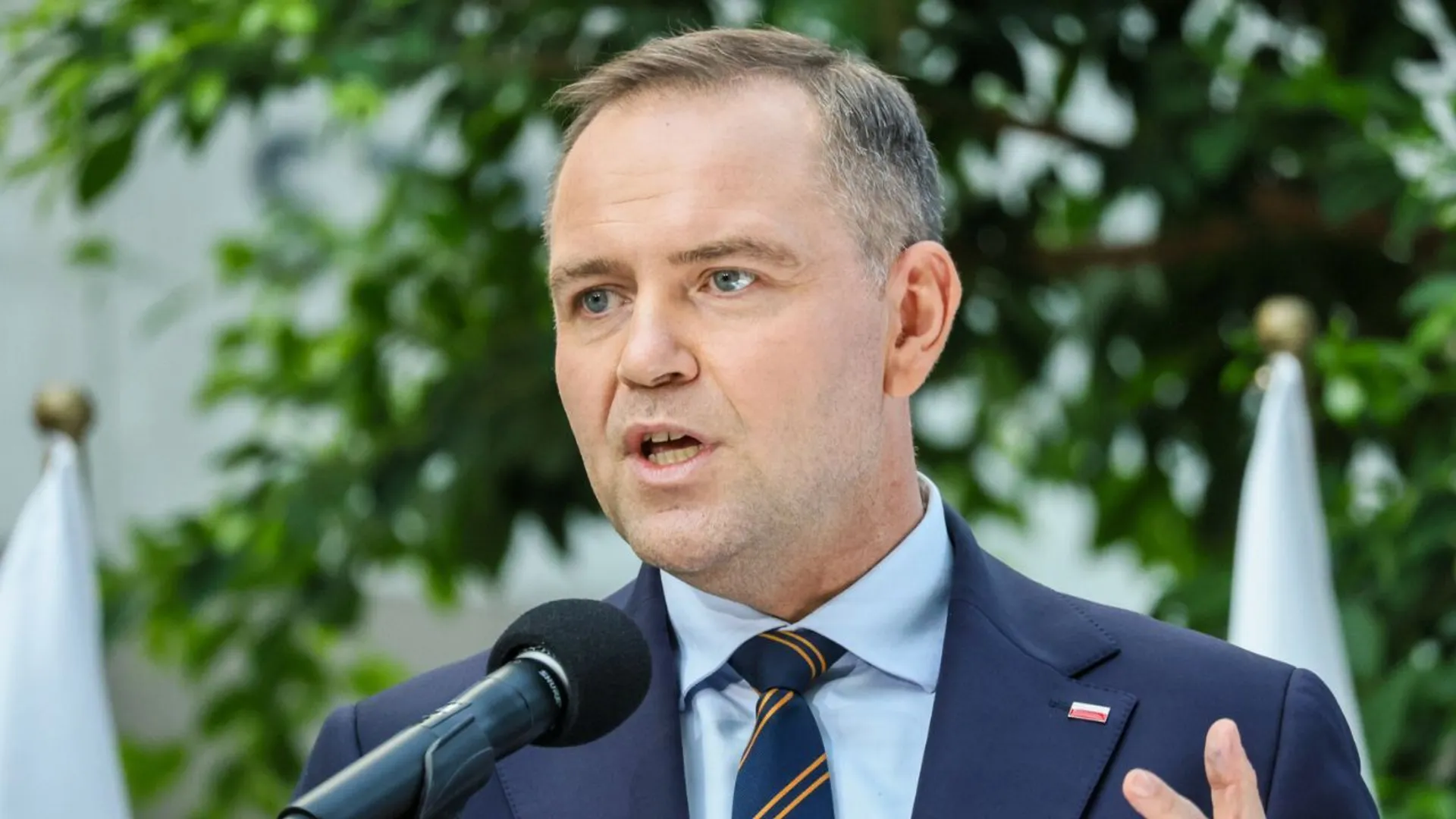 Karol Nawrocki bon