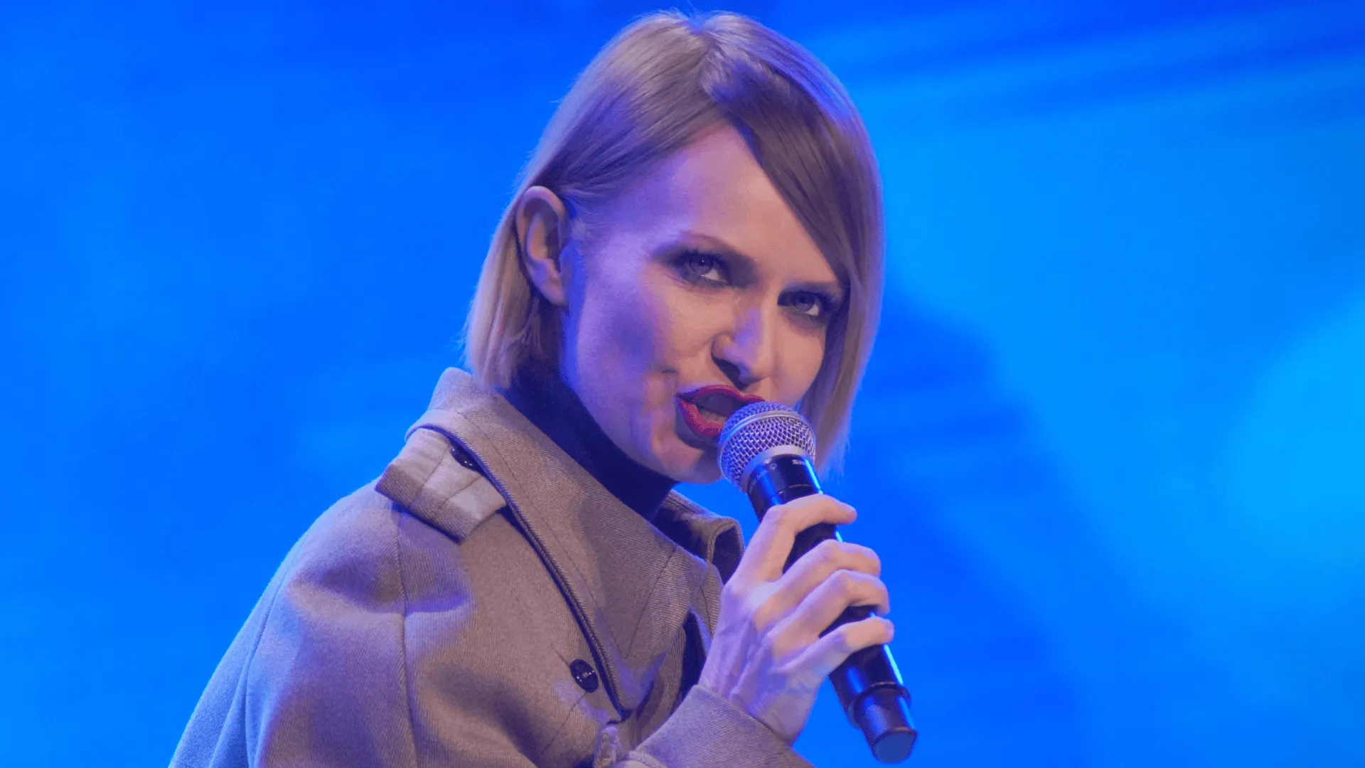 Kasia Stankiewicz śpiewa na scenia